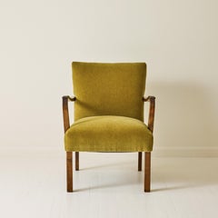 Silla escandinava de estilo Art Déco de nogal con tapizado de mohair, década de 1940