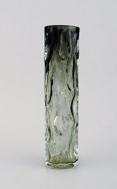 Skandinavische Vase aus skandinavischem Kunstglas, künstliches Glas in dunklen und klaren Schirmen