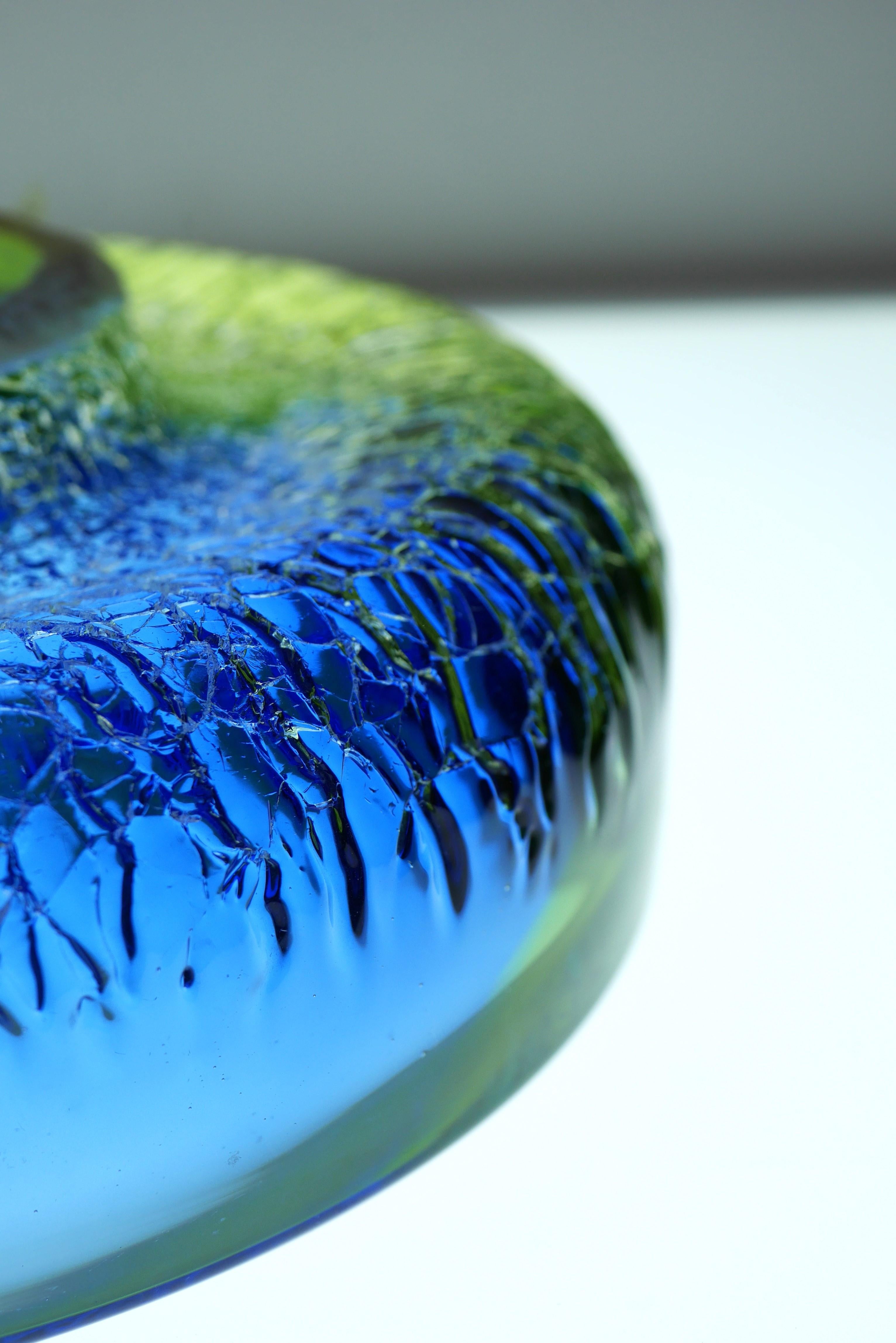 Swedish Scandinavian Art glass bowl with amazing colors by Göran Wärff Kosta, Sweden