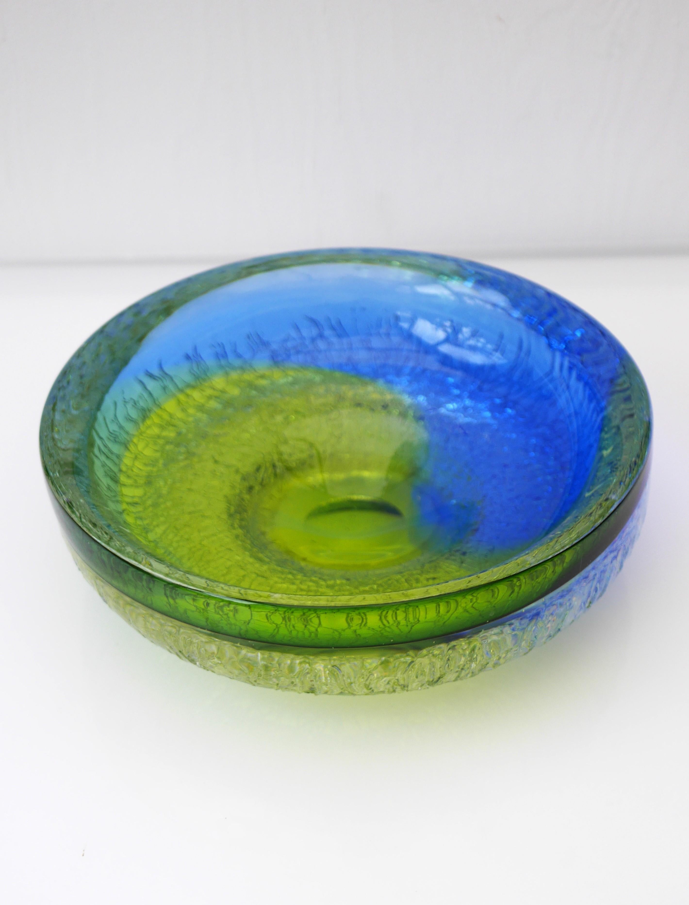 Scandinavian Art glass bowl with amazing colors by Göran Wärff Kosta, Sweden 2