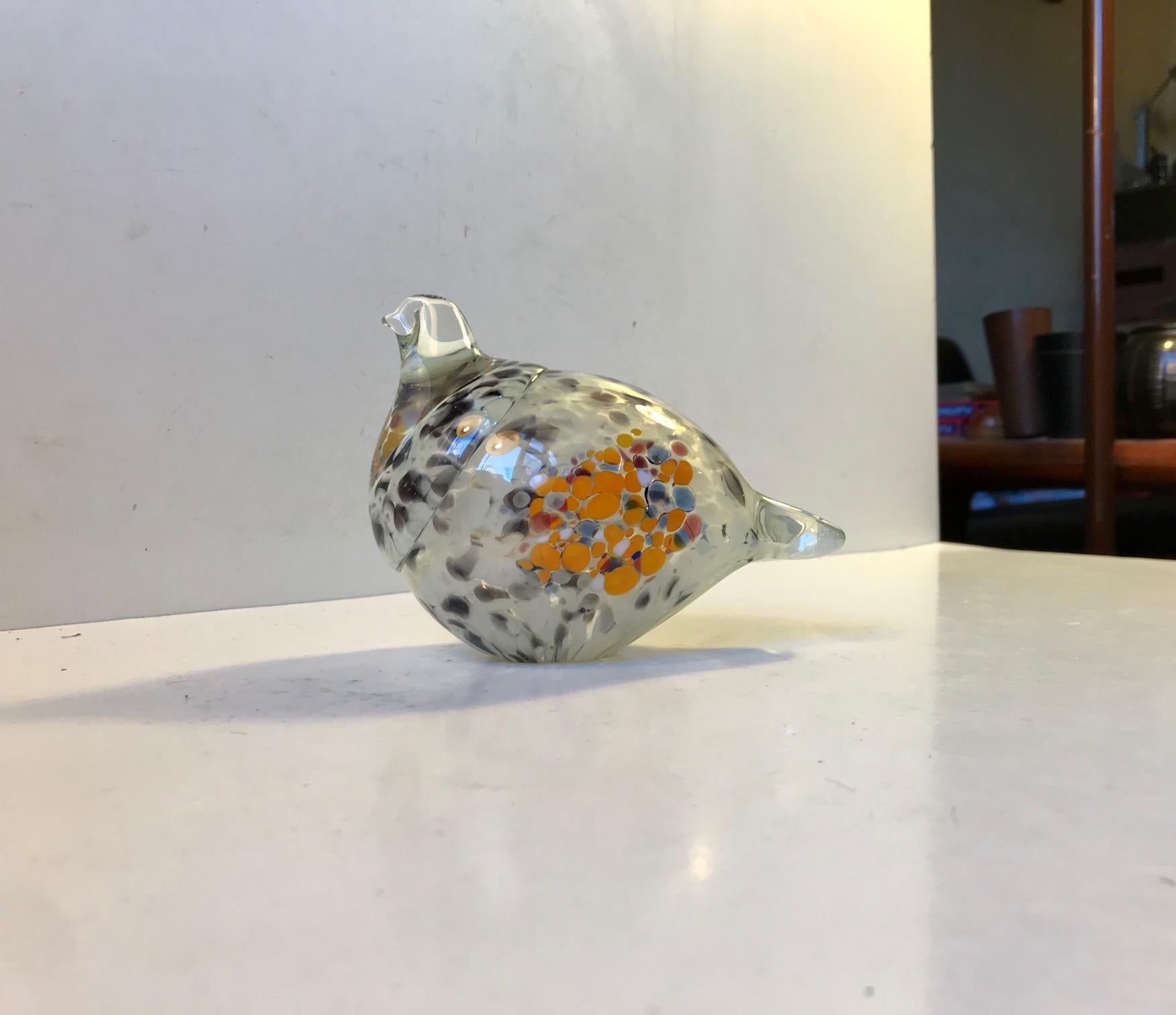 Unique art glass figurine of bird, partridge. Designed and created at Kauni Glass Studio in Denmark during the 1970s. The style and artistry are reminiscent of Oiva Toikka for Littala.
