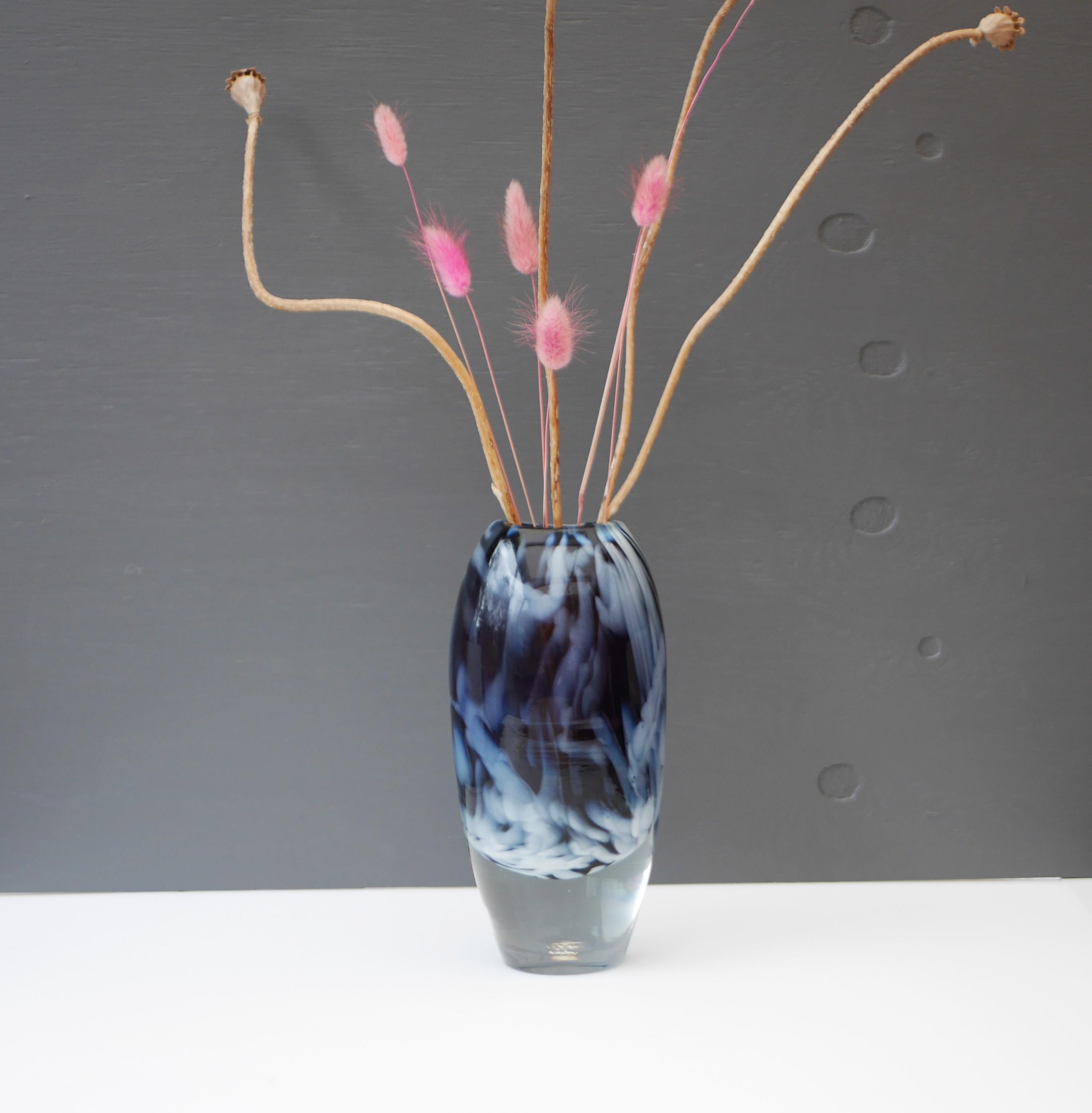 Scandinavian art glass Vase by Kjell Engman, Sea Glassbruk, Sweden For Sale 4