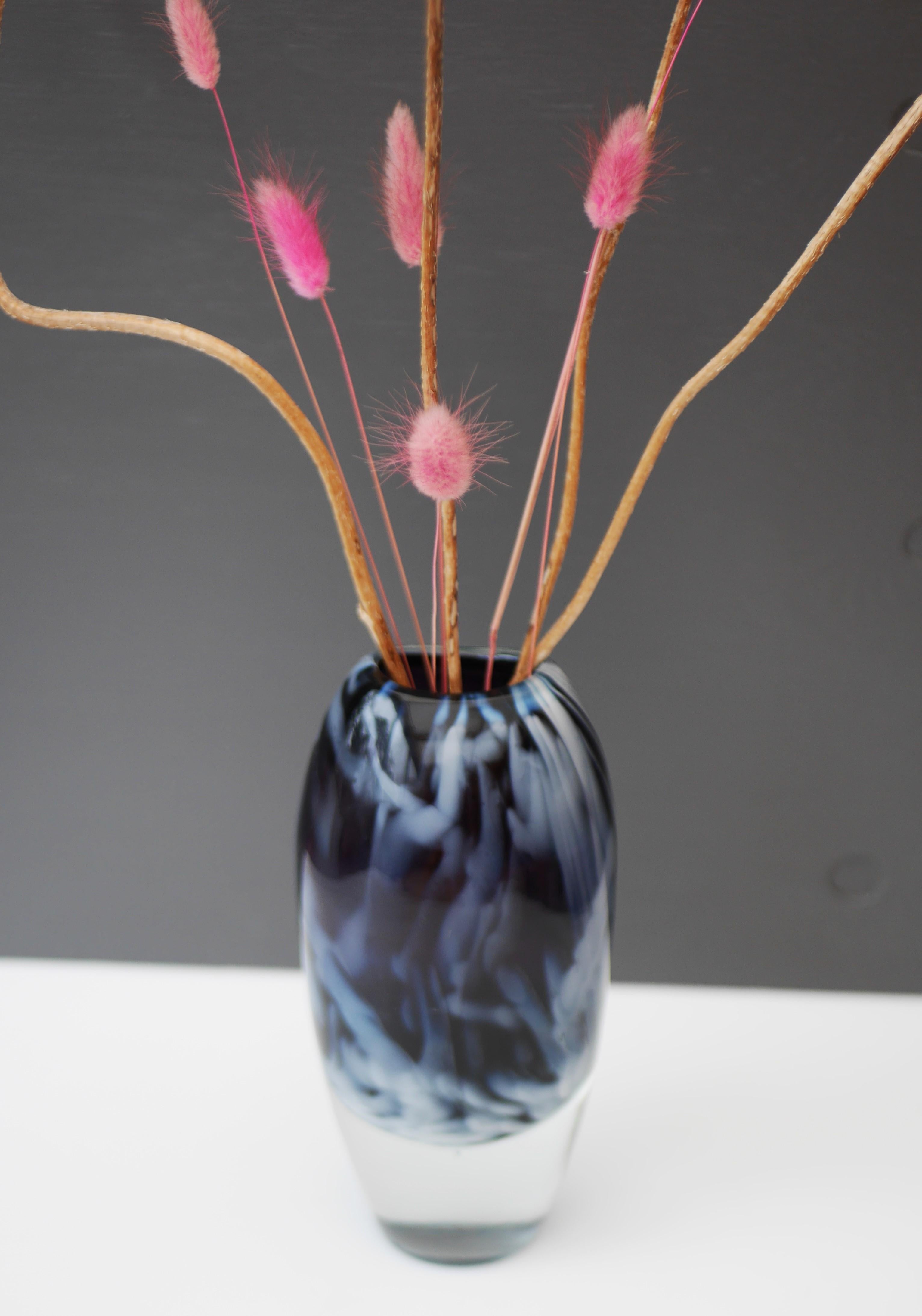 Scandinavian art glass Vase by Kjell Engman, Sea Glassbruk, Sweden For Sale 1