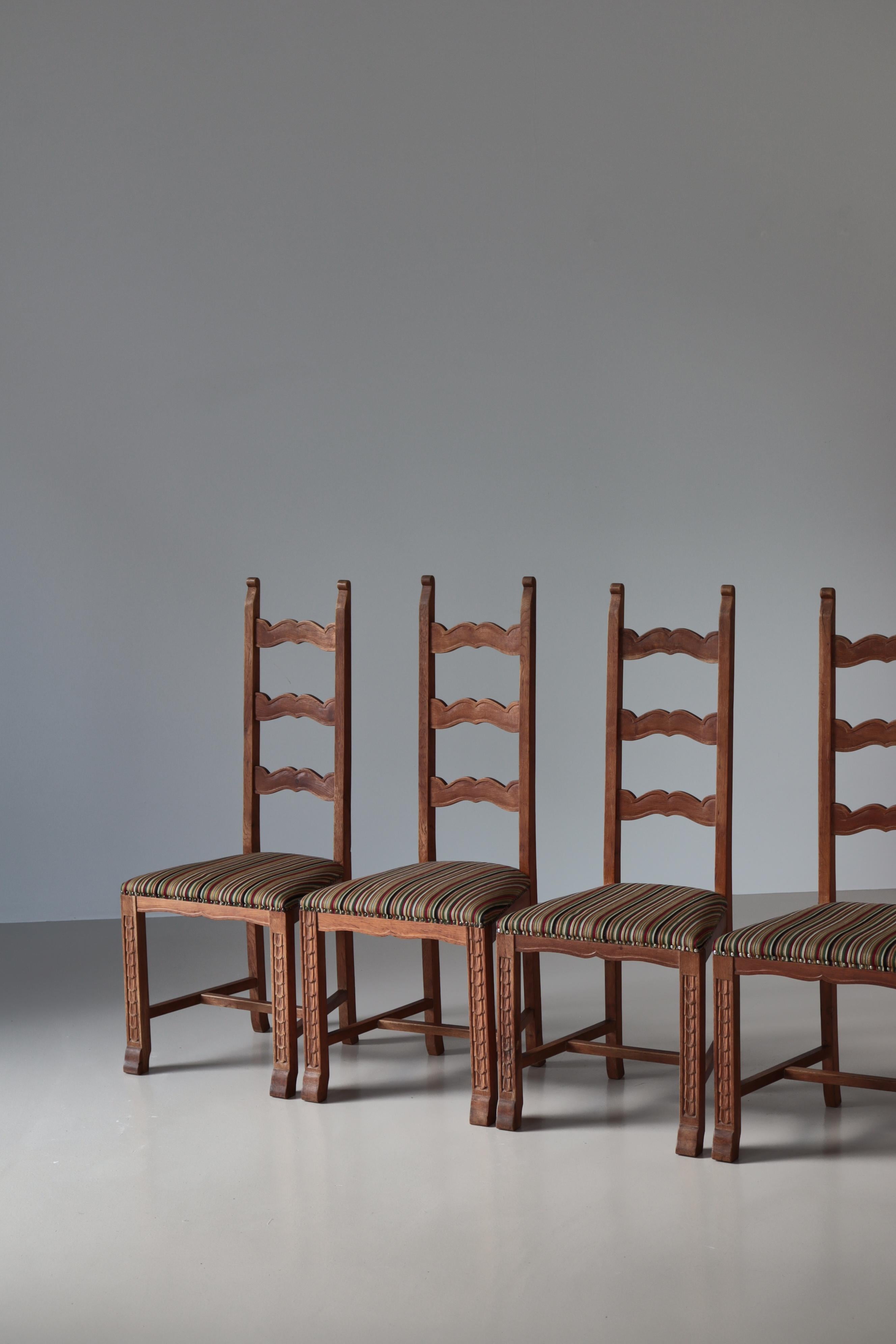 Mid-20th Century Scandinavian Art Nouveau Skönvirke Chairs in Carved Oak, Denmark, 1930s For Sale