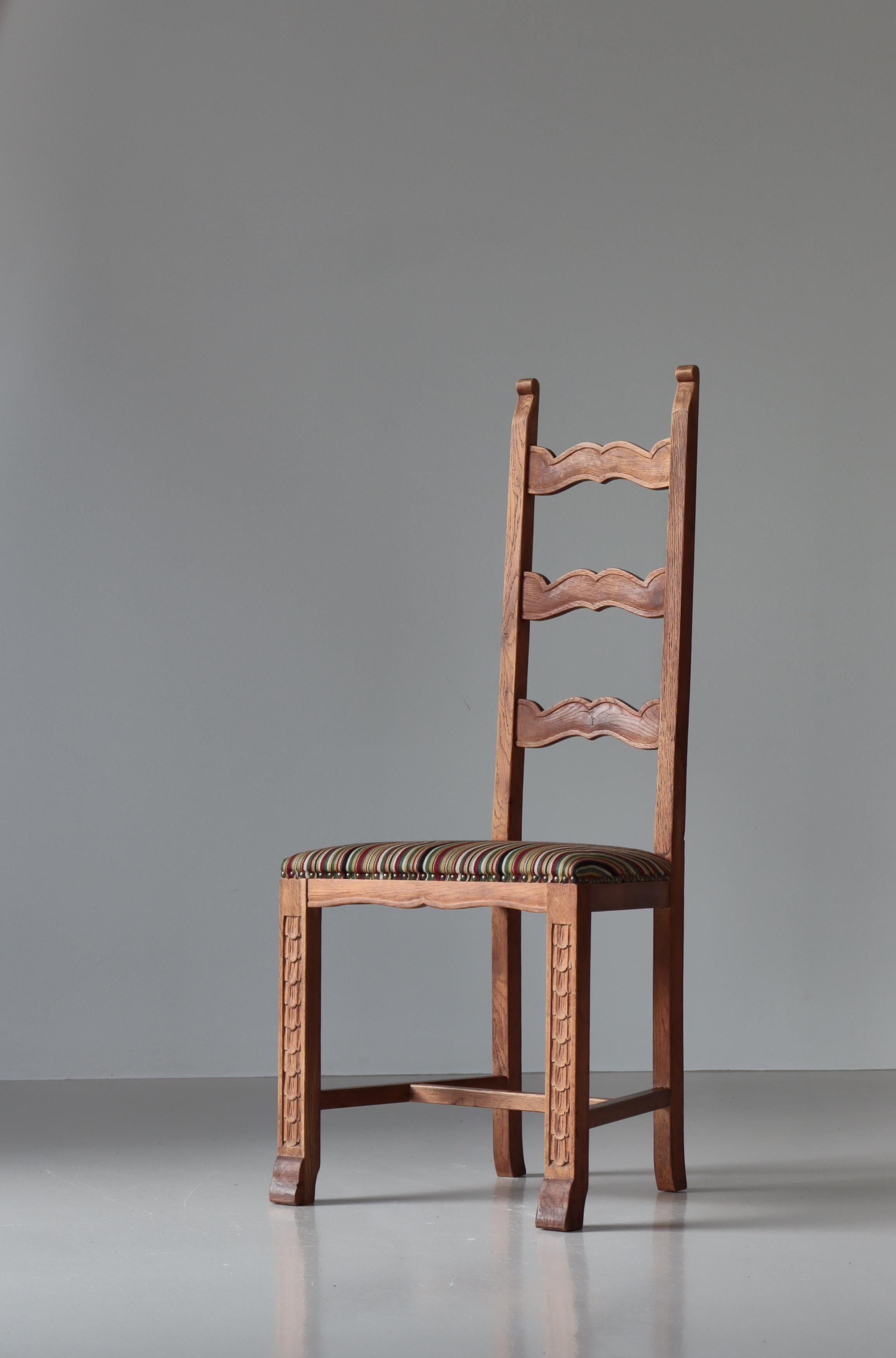 Scandinavian Art Nouveau Skönvirke Chairs in Carved Oak, Denmark, 1930s For Sale 1