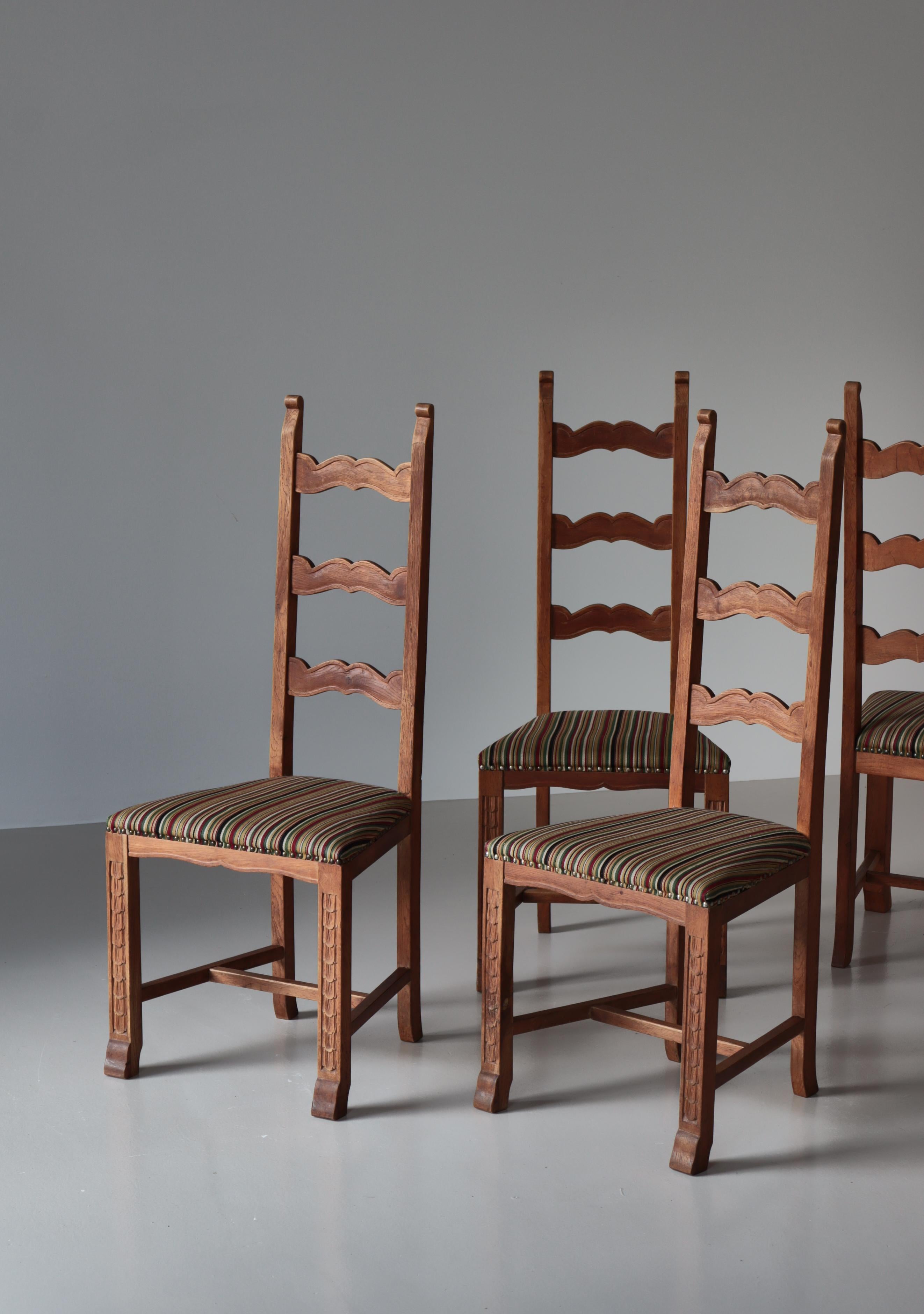 Scandinavian Art Nouveau Skönvirke Chairs in Carved Oak, Denmark, 1930s For Sale 2