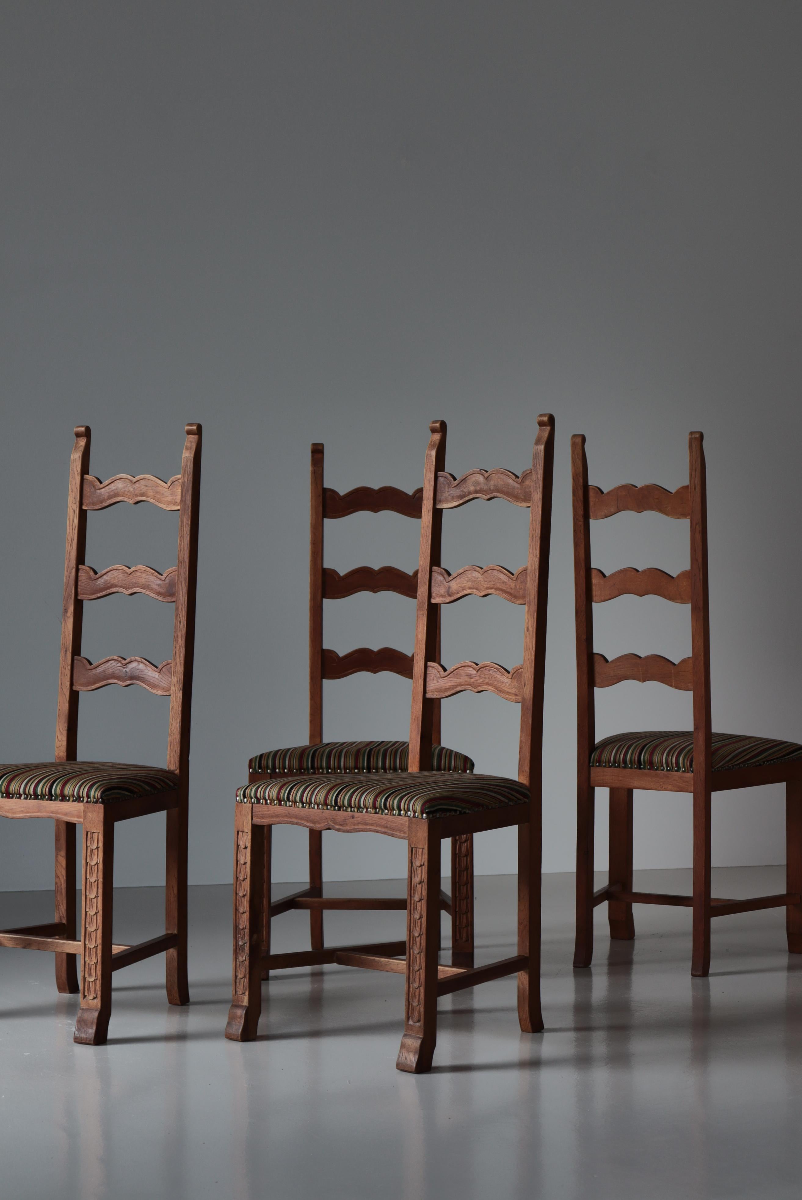 Scandinavian Art Nouveau Skönvirke Chairs in Carved Oak, Denmark, 1930s For Sale 4