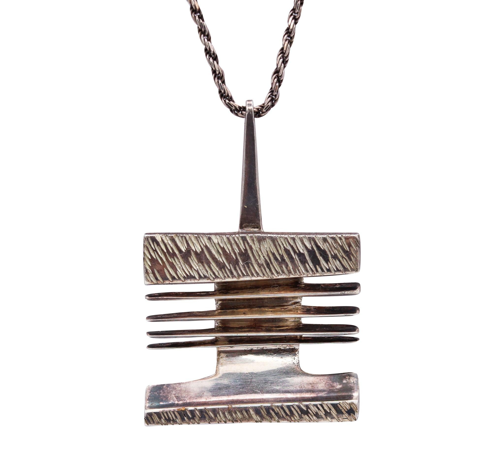 Scandinavian geometric necklace.

Beautiful and unusual Scandinavian piece, created in northern Europe, circa 1970's. This geometric pendant has been crafted in solid .925/.999 with polished and textured surfaces. Accompanied by a rope chain of 29