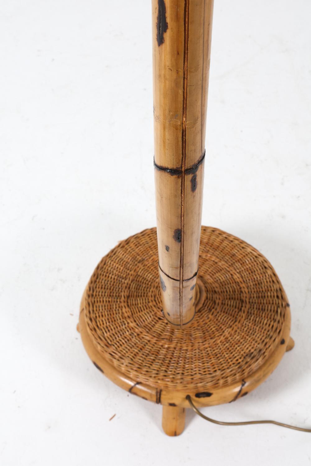 Lampadaire arc scandinave en bambou et rotin, circa 1960s en vente 4