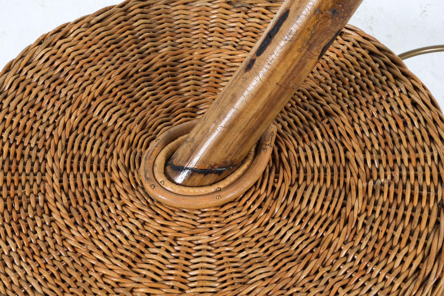 20ième siècle Lampadaire arc scandinave en bambou et rotin, circa 1960s en vente