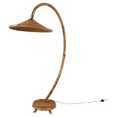 Lampadaire arc scandinave en bambou et rotin, circa 1960s