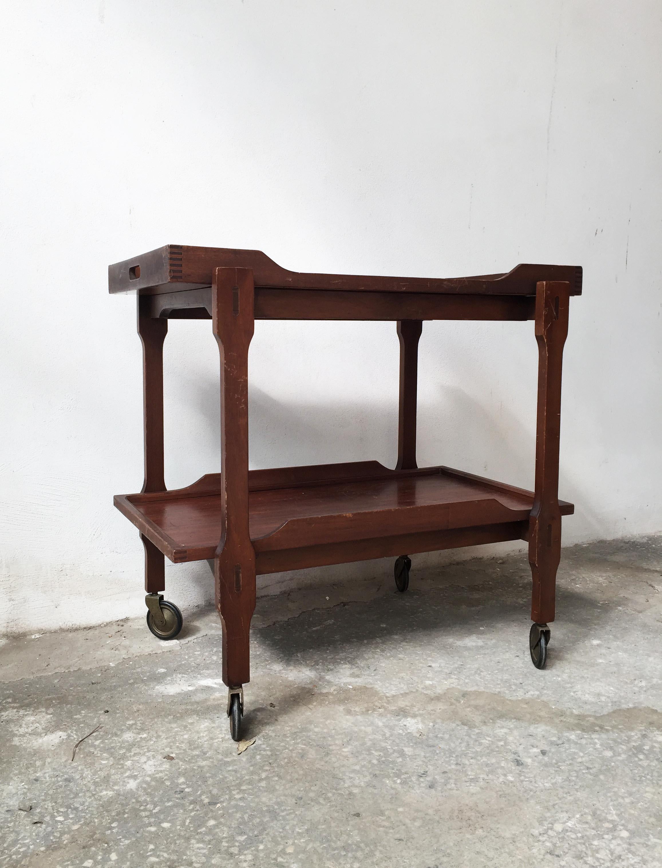 Scandinavian Bar Cart or Trolley in Mahogany Wood with Removable Tray, 1950s (Moderne der Mitte des Jahrhunderts) im Angebot