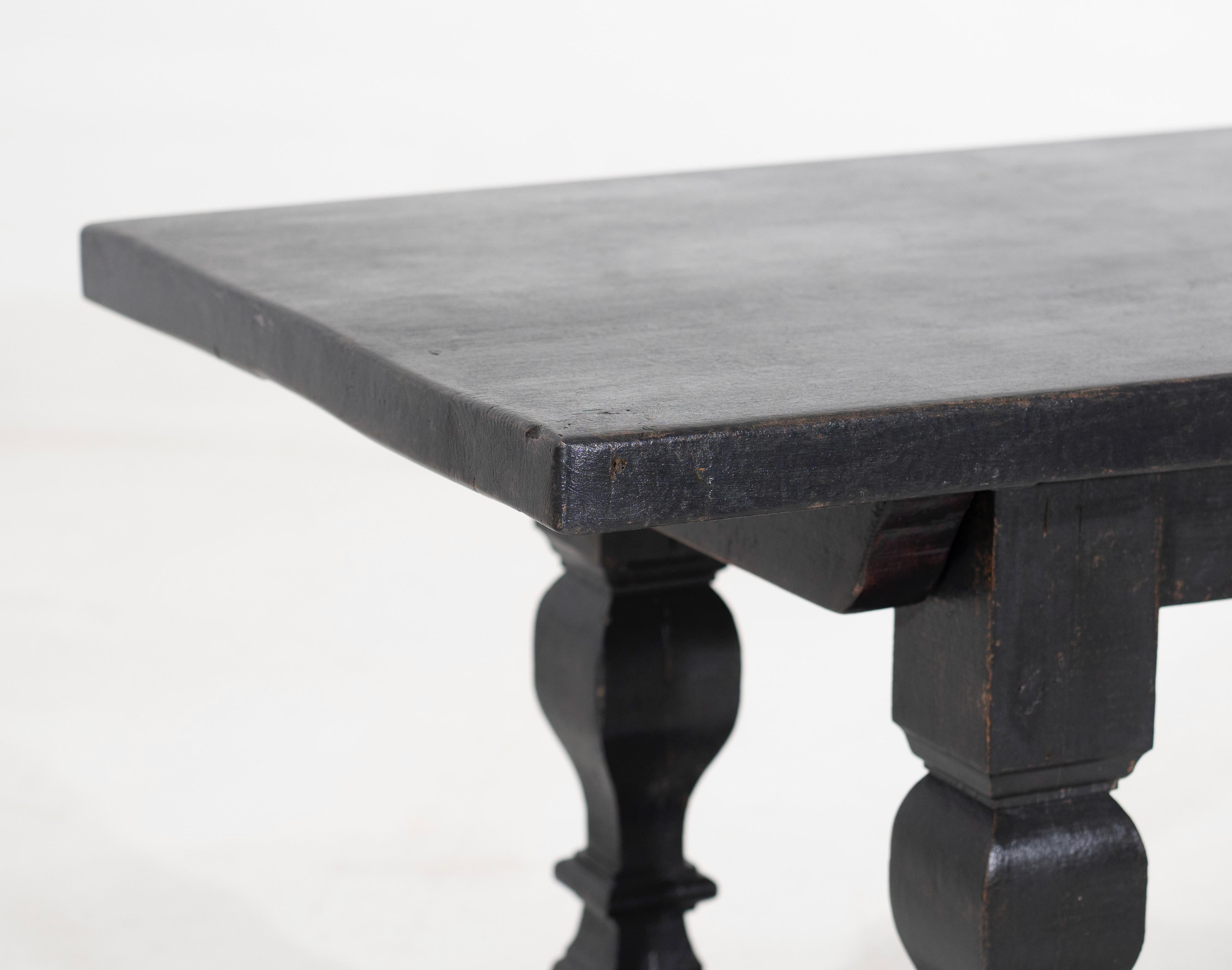 Scandinavian Baroque Table, 18th Century In Good Condition For Sale In Aalsgaarde, DK