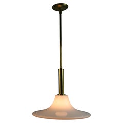 Lampe à suspension scandinave en verre cloche et laiton des années 1960