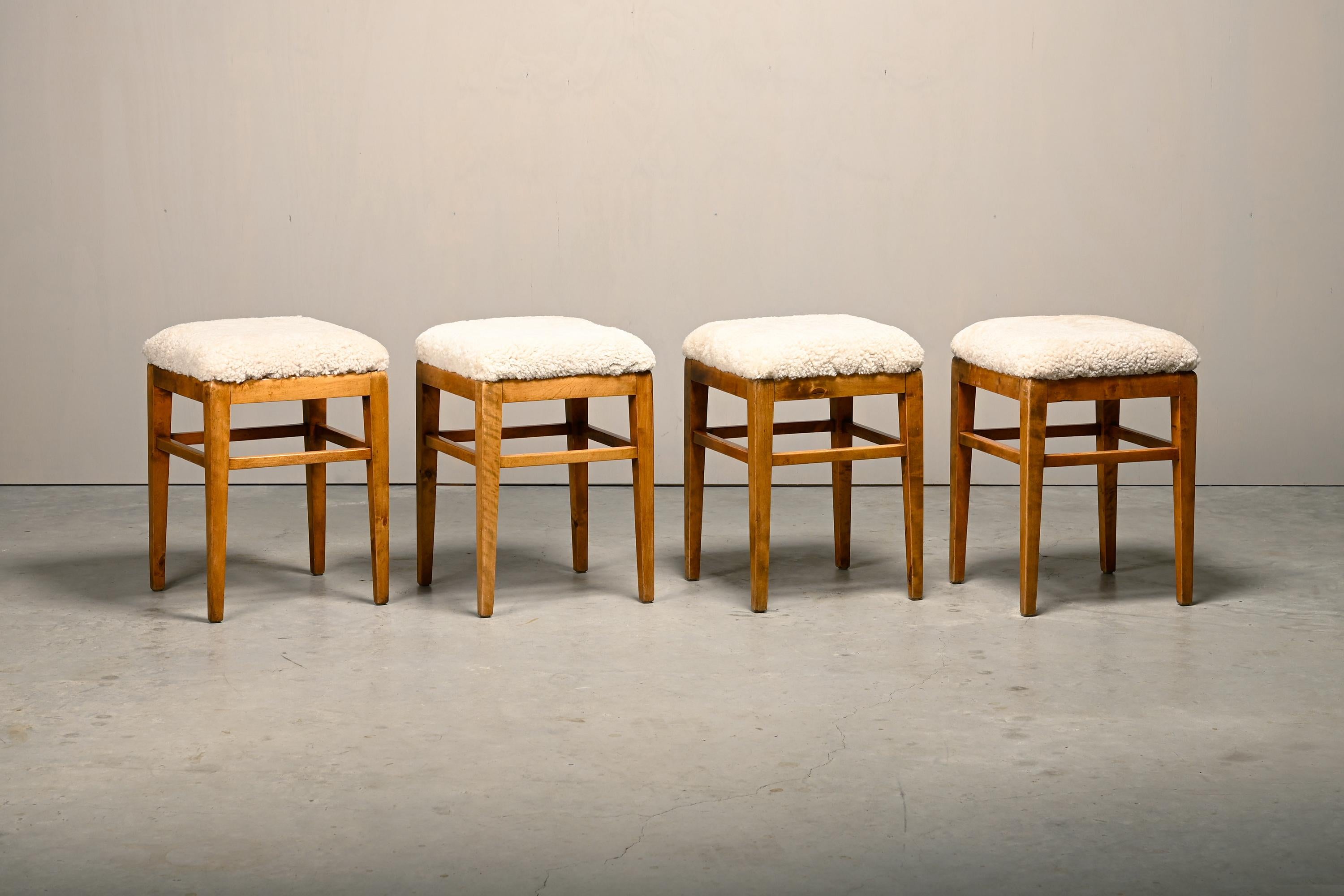 Suédois Scandinavian birch stools with light sheepskin seats, 1930s en vente