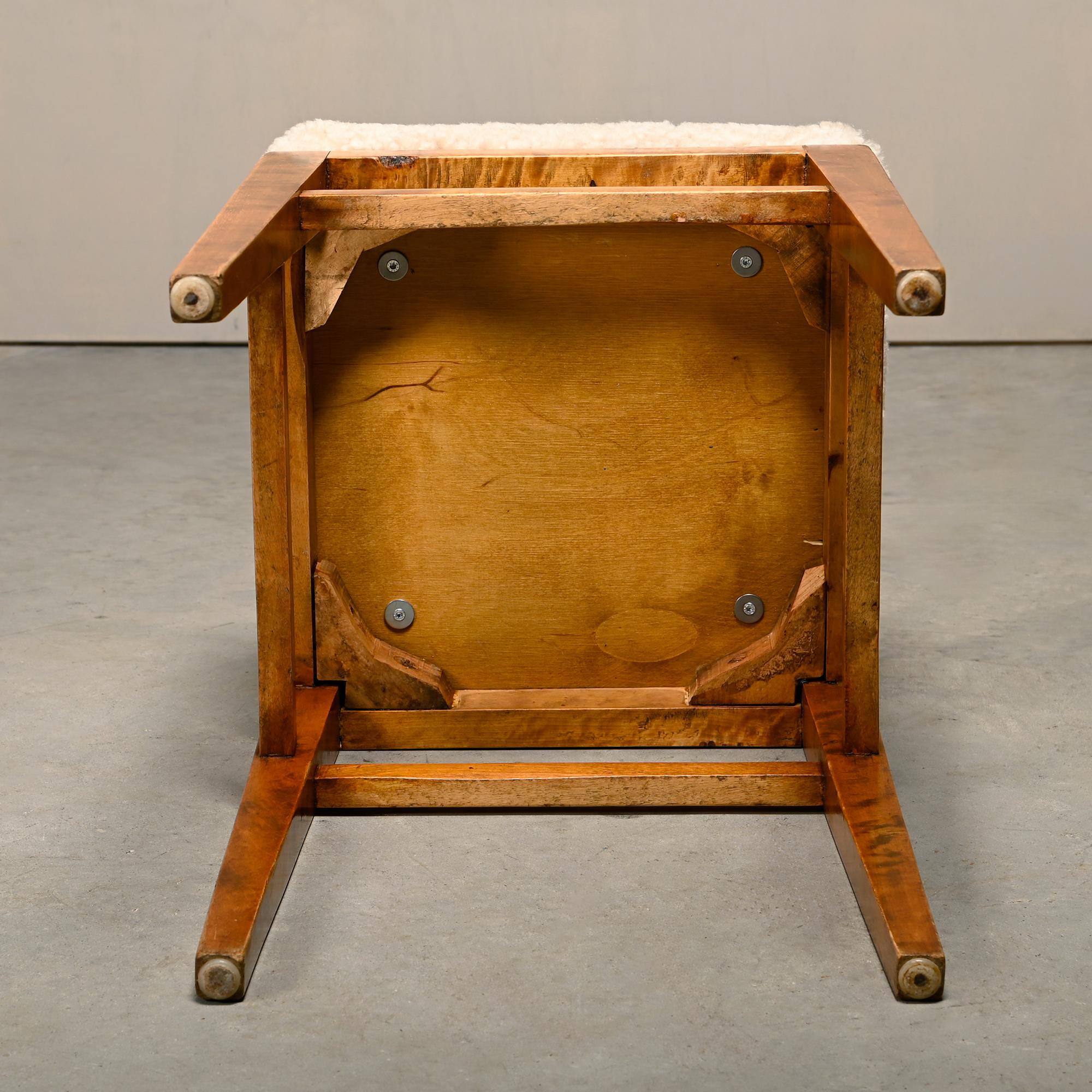 Scandinavian birch stools with light sheepskin seats, 1930s en vente 1