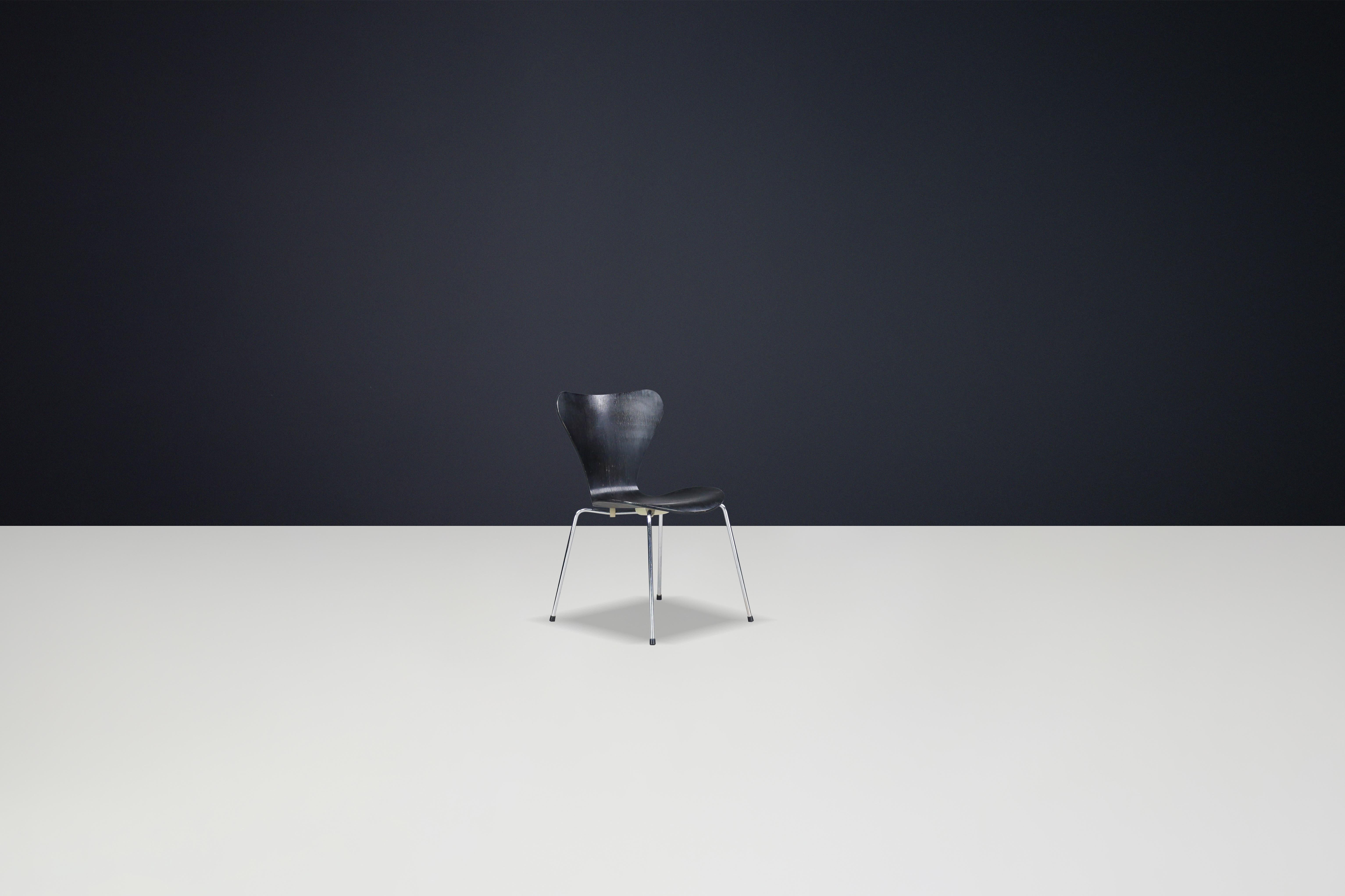 Skandinavischer schwarzer Arne Jacobsen für Fritz Hansen 3107 Serie 7 Esszimmerstuhl (Moderne der Mitte des Jahrhunderts) im Angebot