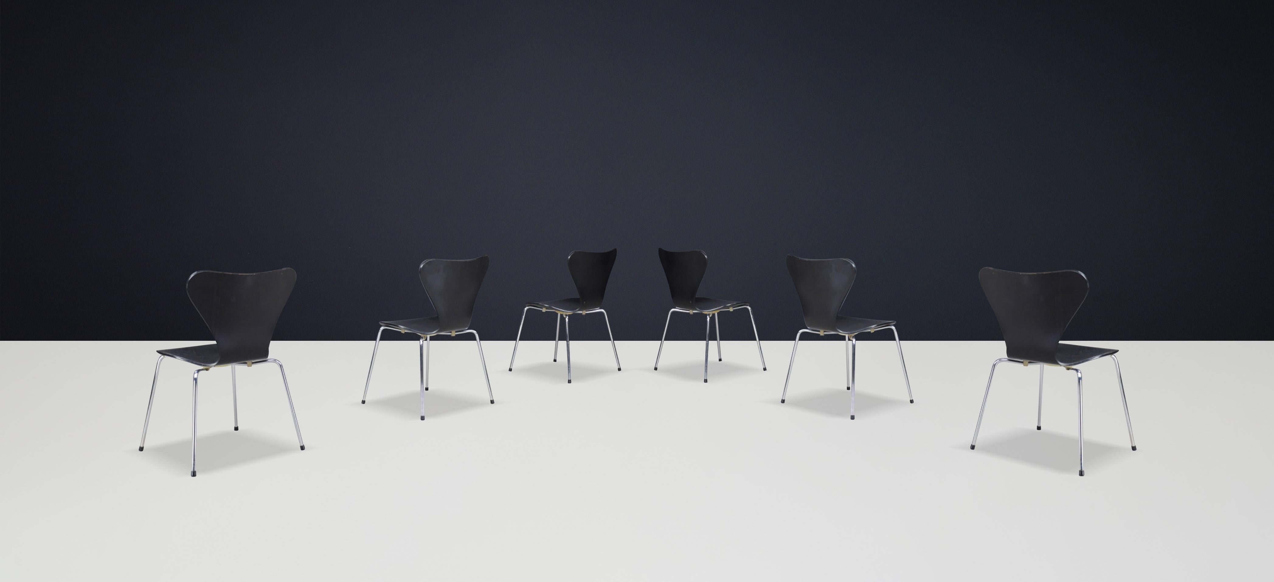 Skandinavischer schwarzer Arne Jacobsen für Fritz Hansen 3107 Serie 7 Esszimmerstuhl (Schwedisch) im Angebot