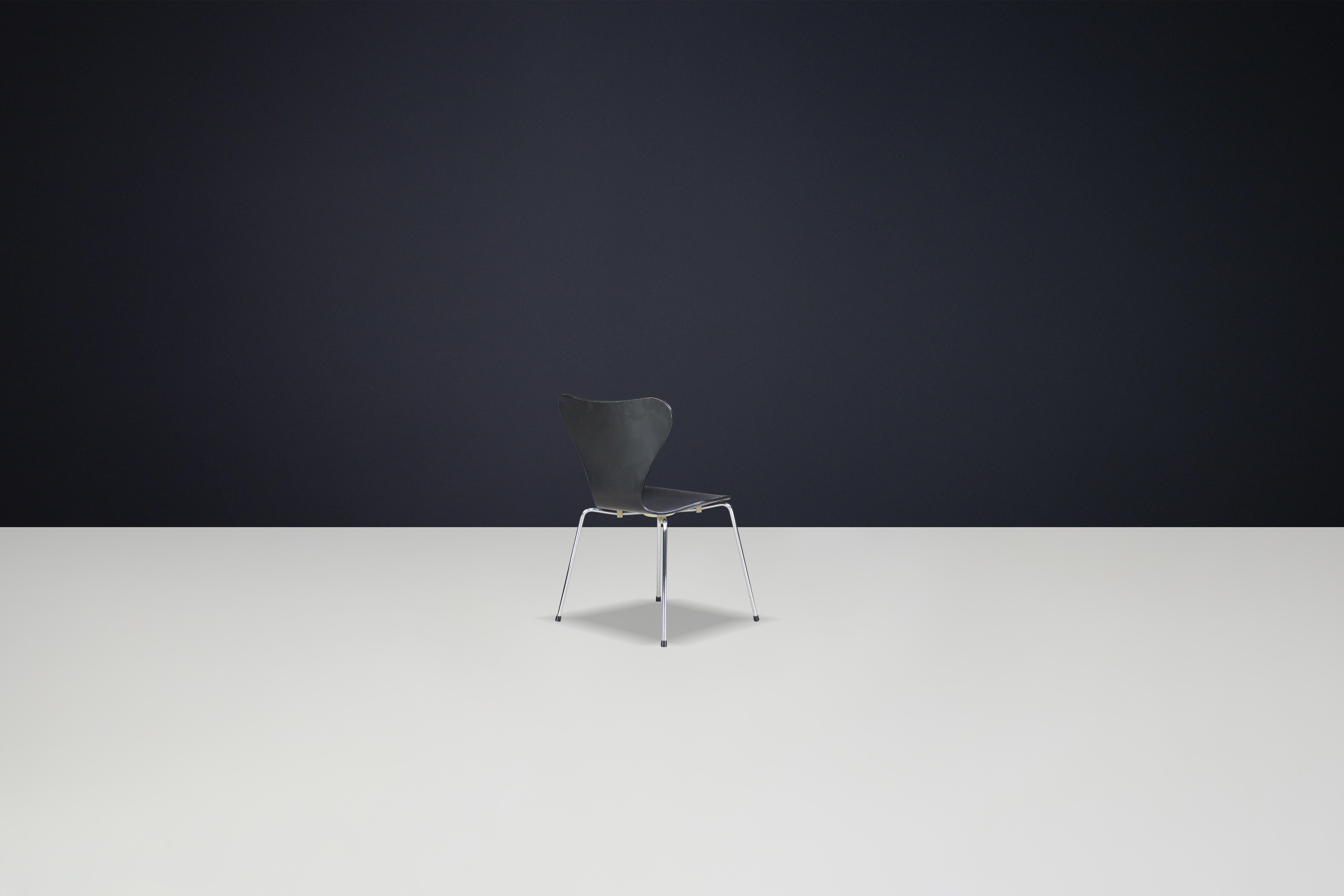 Skandinavischer schwarzer Arne Jacobsen für Fritz Hansen 3107 Serie 7 Esszimmerstuhl (Ende des 20. Jahrhunderts) im Angebot