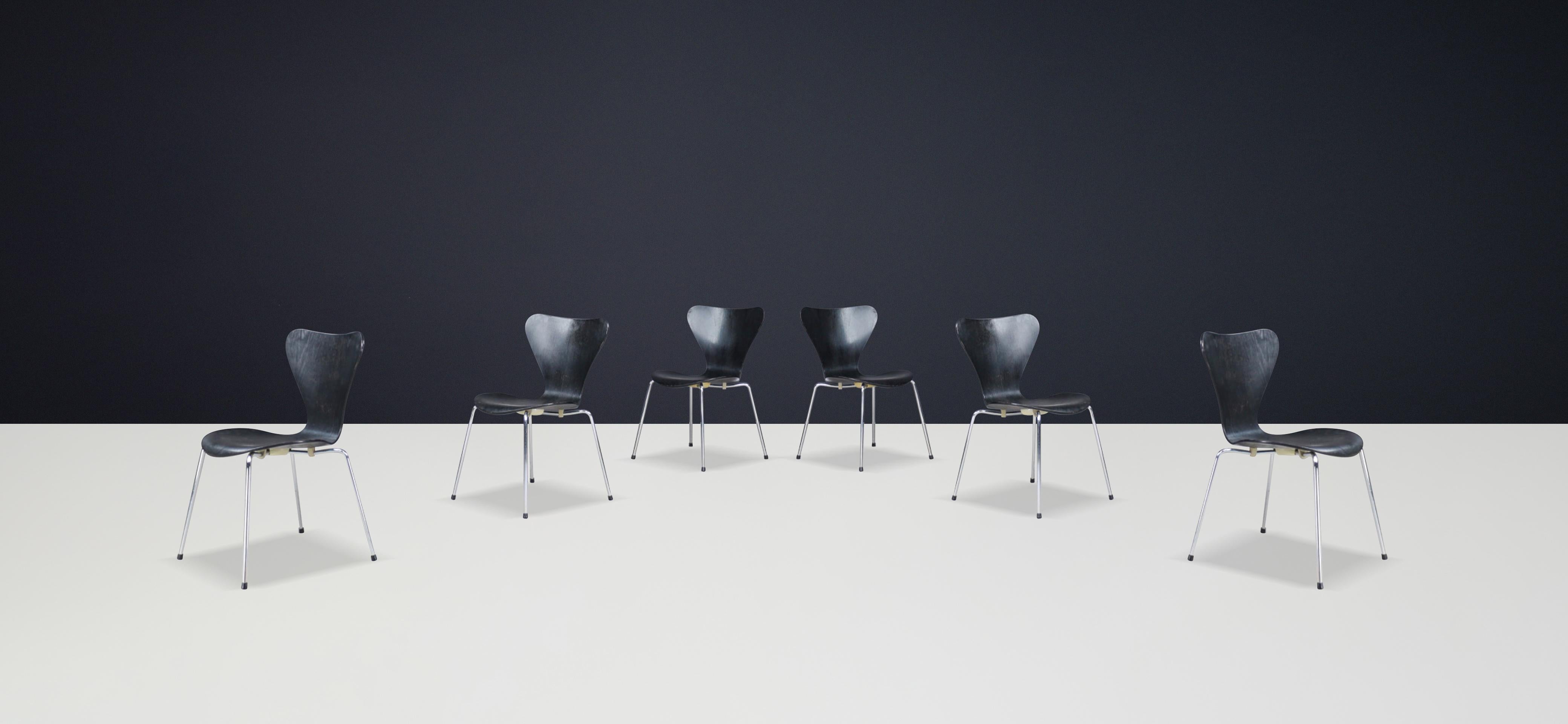 Skandinavischer schwarzer Arne Jacobsen für Fritz Hansen 3107 Serie 7 Esszimmerstuhl (Metall) im Angebot