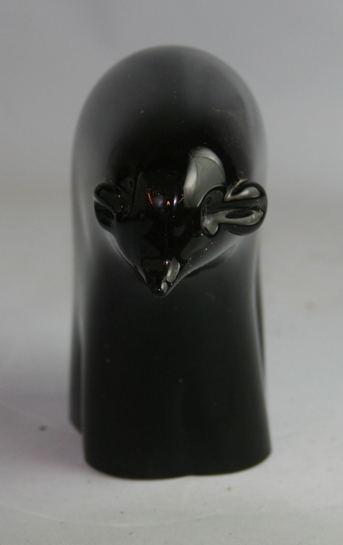 Scandinave  Sculpture d'ours en verre d'art noir Bon état - En vente à Douglas Manor, NY