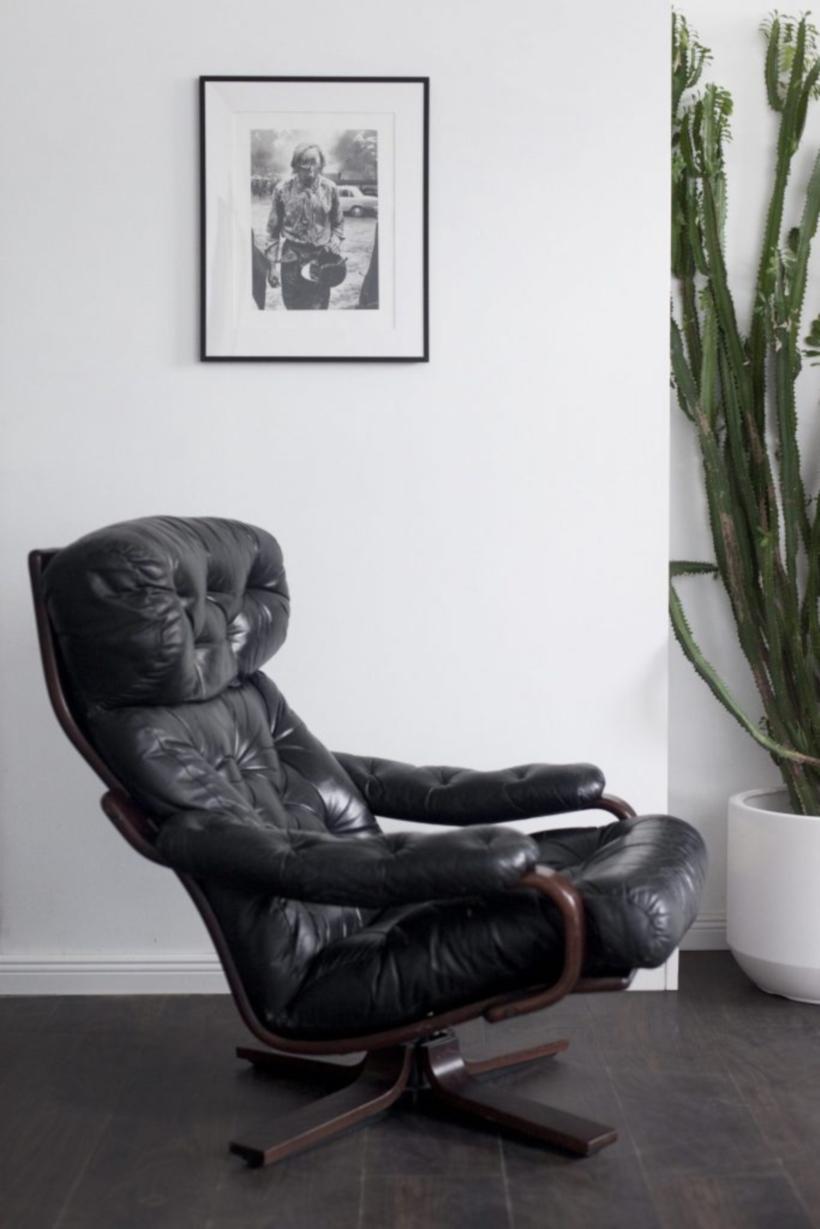 Scandinavian Black Leather and Wood Armchair with Swivel Function, 1970s For Sale 1