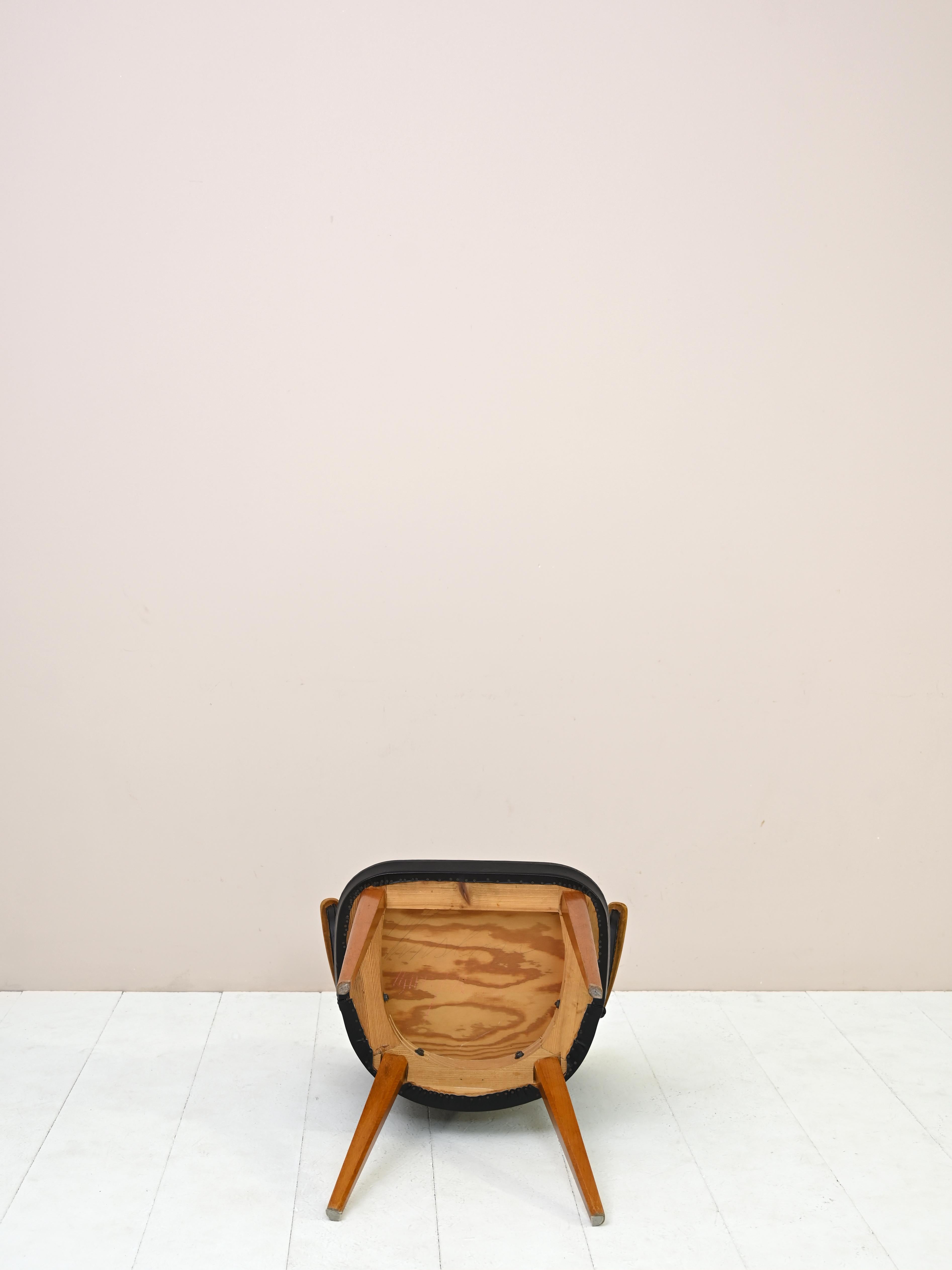 Skandinavischer Stuhl aus schwarzem Leder mit Armlehnen im Zustand „Gut“ im Angebot in Brescia, IT