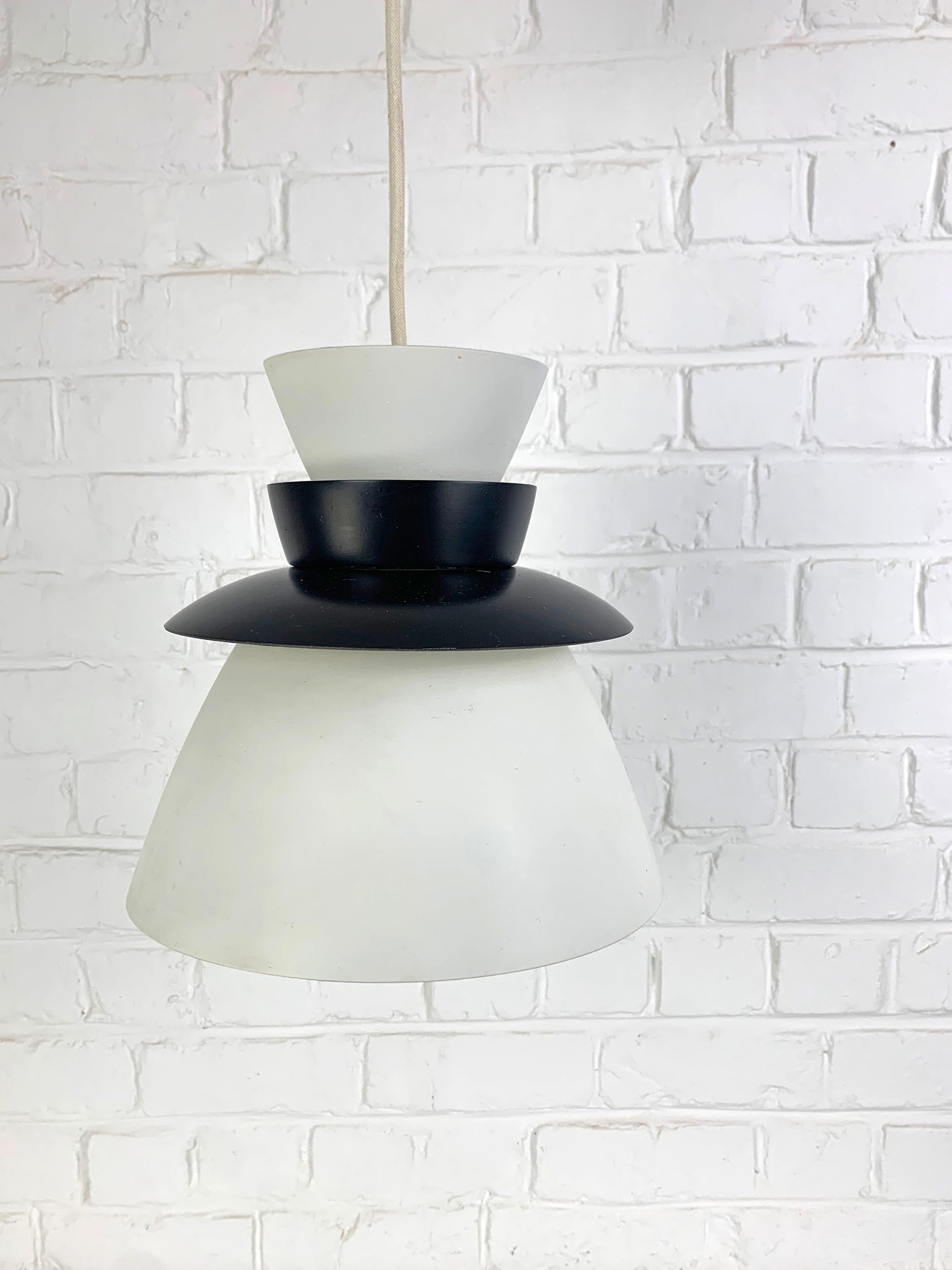 Scandinavian Black & White Pendant light, Mid-Century Modernism, Artek Finland For Sale 5