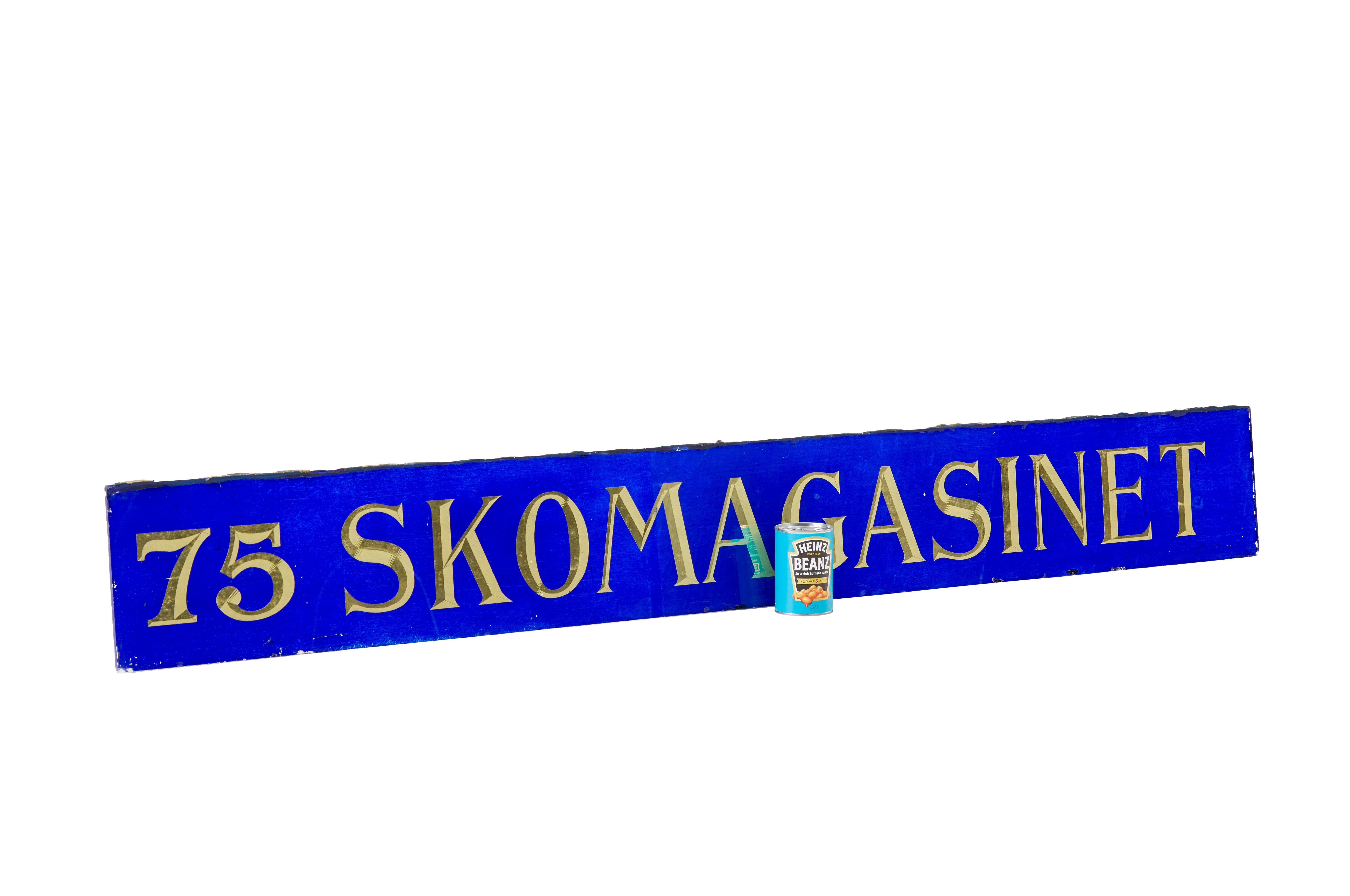 Scandinavian blue glass and gold boutique shoe shop sign (Schwedisch) im Angebot