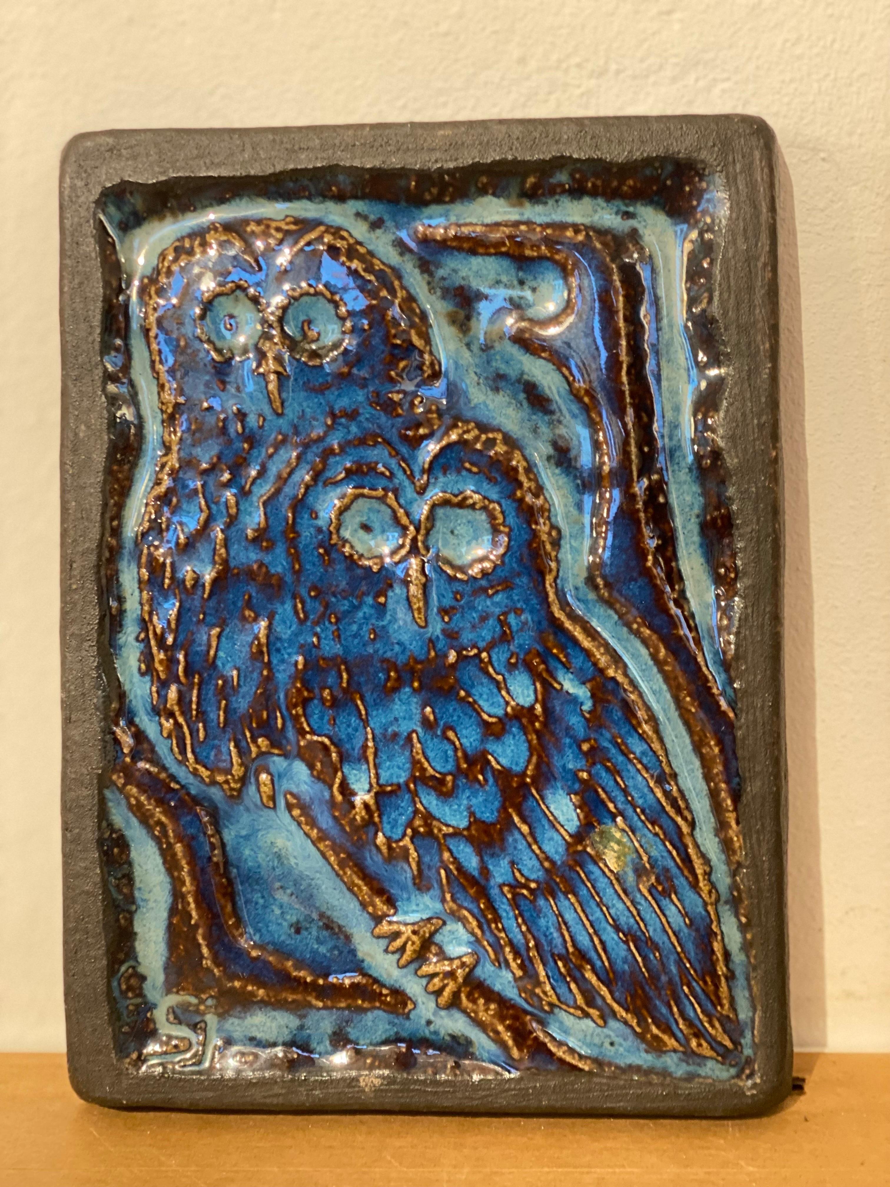 Relieve escandinavo de cerámica esmaltada azul Búho de Svend Åage Jensen para Søholm Escandinavo moderno en venta