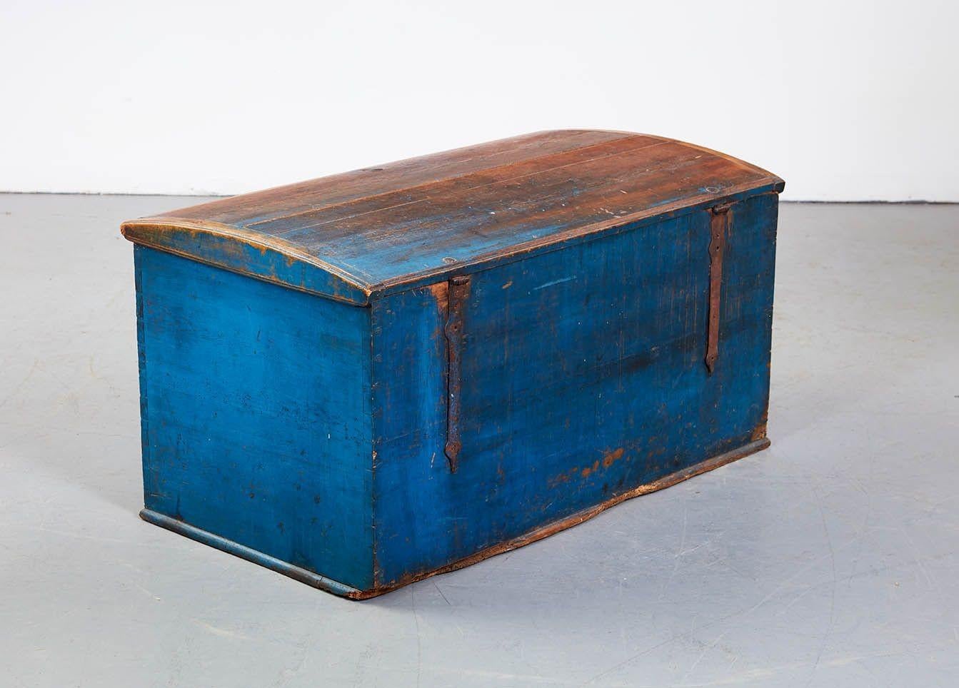 Scandinavian Blue Marriage Chest For Sale 4