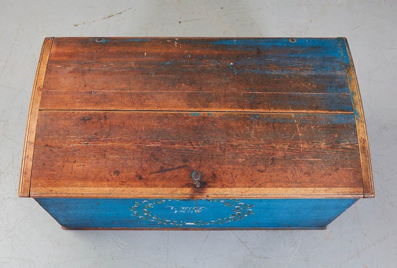 Scandinavian Blue Marriage Chest In Good Condition For Sale In Greenwich, CT