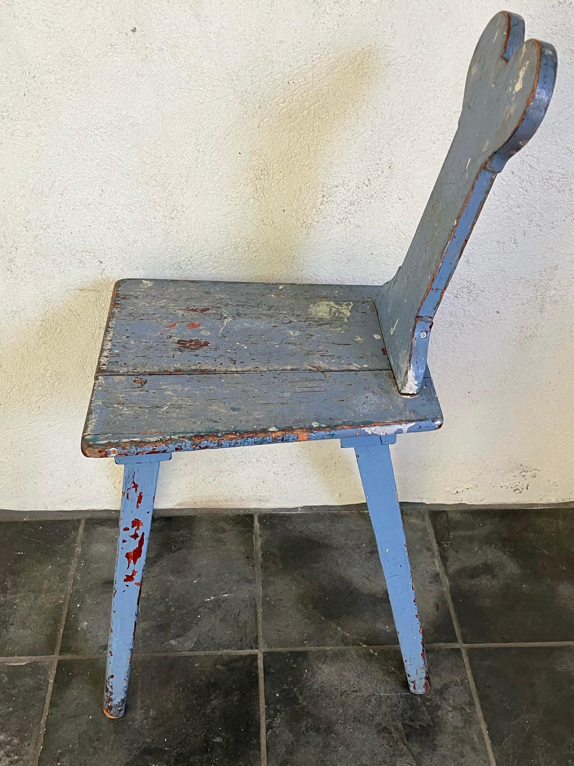 Skandinavischer blau lackierter Stuhl (Skandinavische Moderne) im Angebot