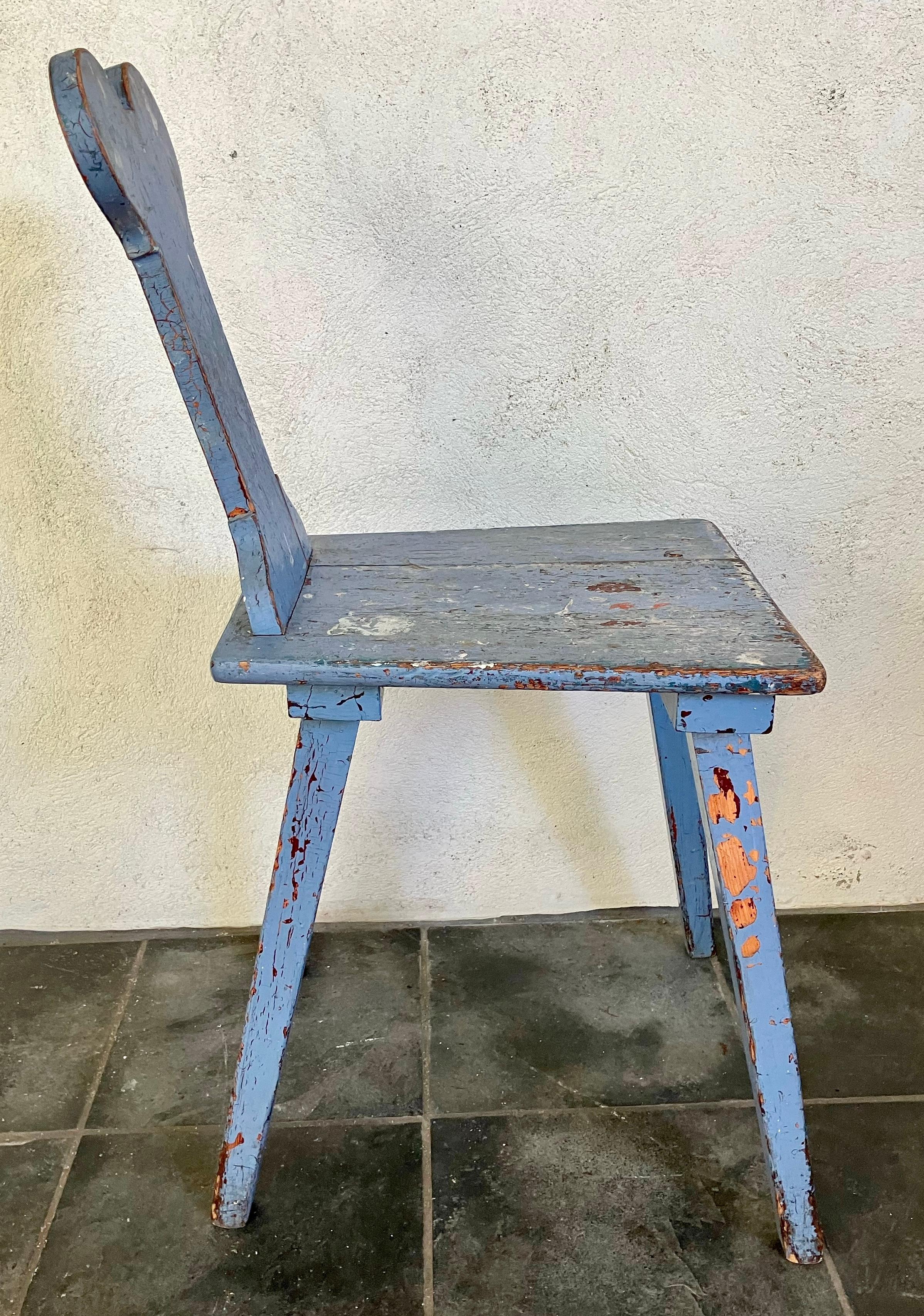 Skandinavischer blau lackierter Stuhl (Gemalt) im Angebot