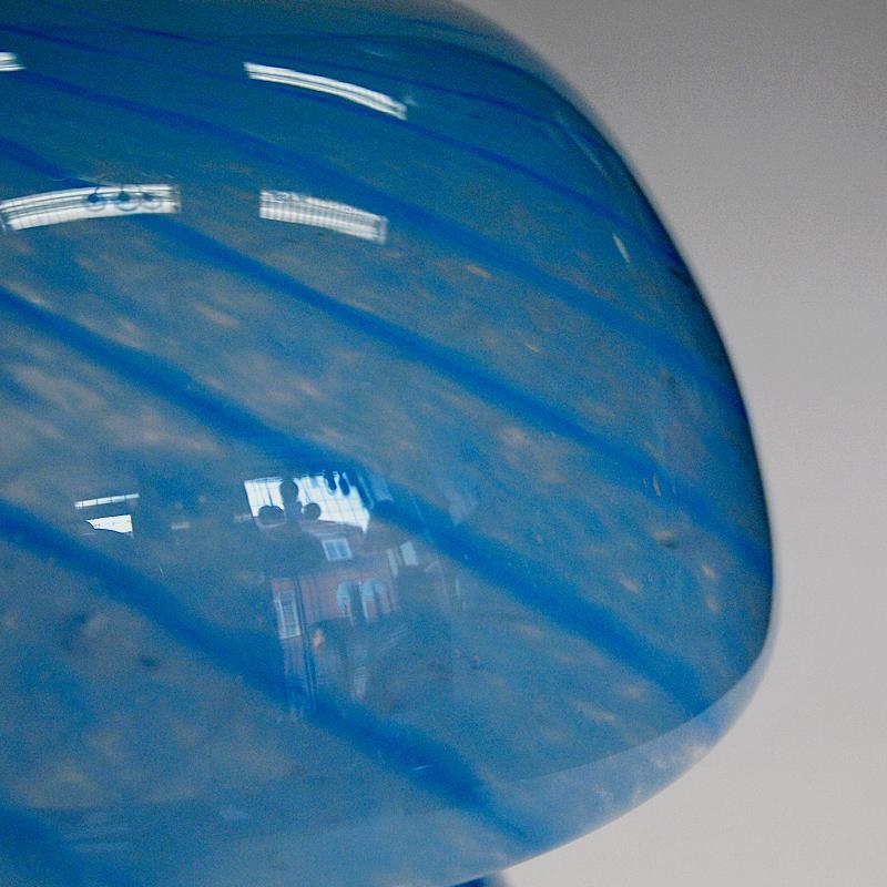 Paire de lampes de table scandinaves bleues en verre champignon des années 1970 en vente 2