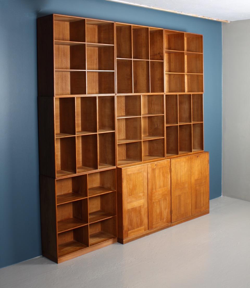 9 section bookcase in solid oak designed by MAA. Mogens Koch for Rud. Rasmussen Cabinetmakers. Two cabinets and seven open bookcases, can be used on the floor or wall-mounted. Nice patinated condition. Made in Denmark, circa 1940.