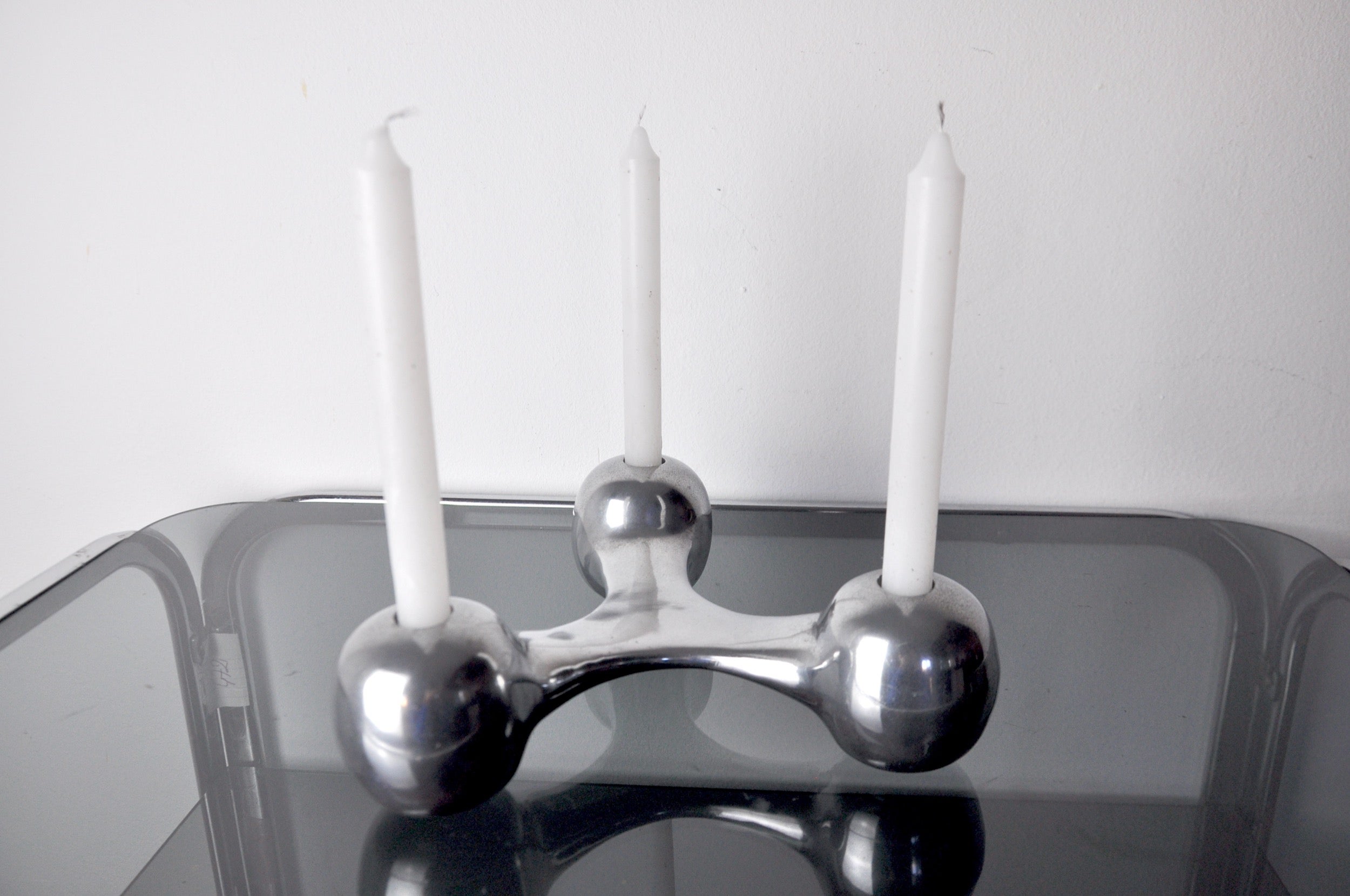 Superb and large scandinavian candle holder in designed aluminum and produced in danelmark in the 1970s.

Superb design object will decorate your interior perfectly.

Perfect state of conservation.

Ref: 957.

H8x26°.