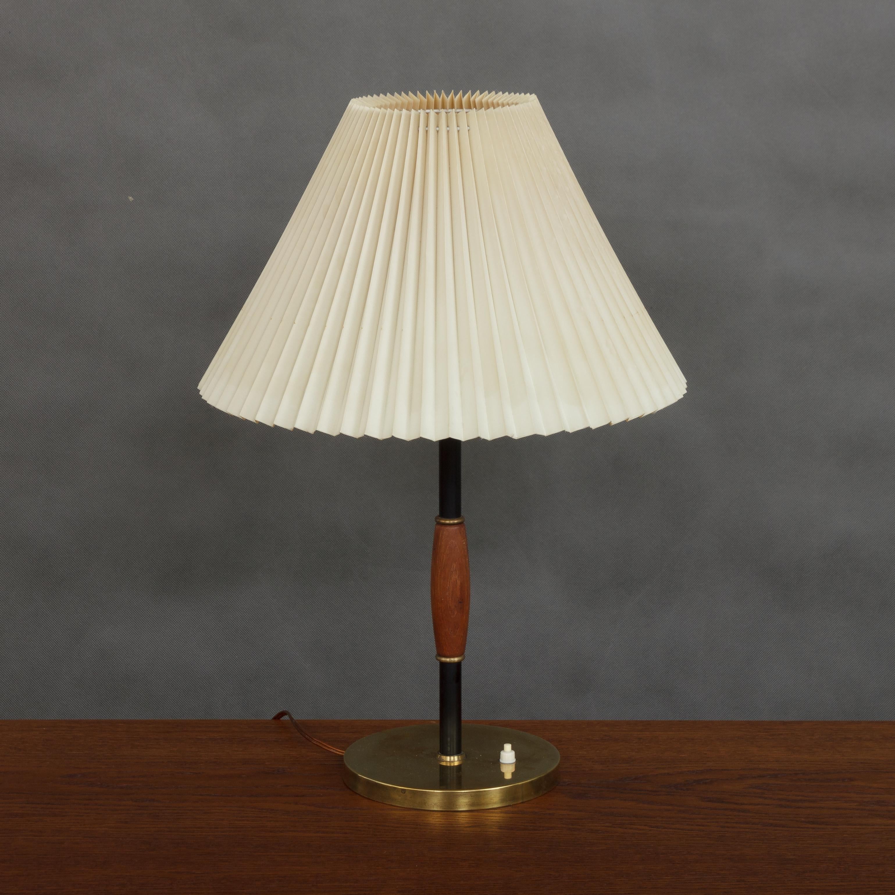 Scandinavian Brass and Teak Desk Lamp 4