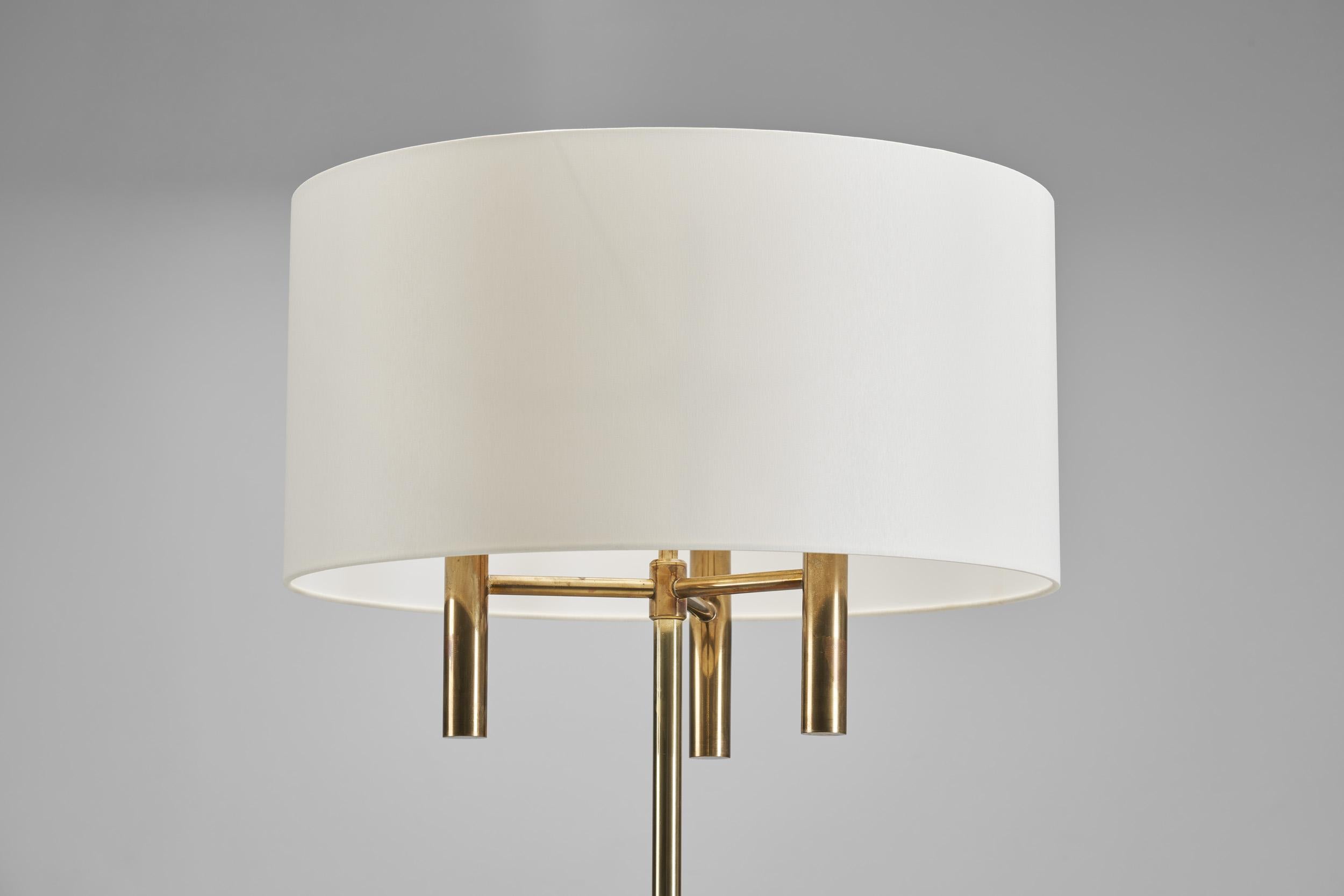 Lampadaire scandinave en laiton avec base circulaire, Scandinavie 20e siècle en vente 4