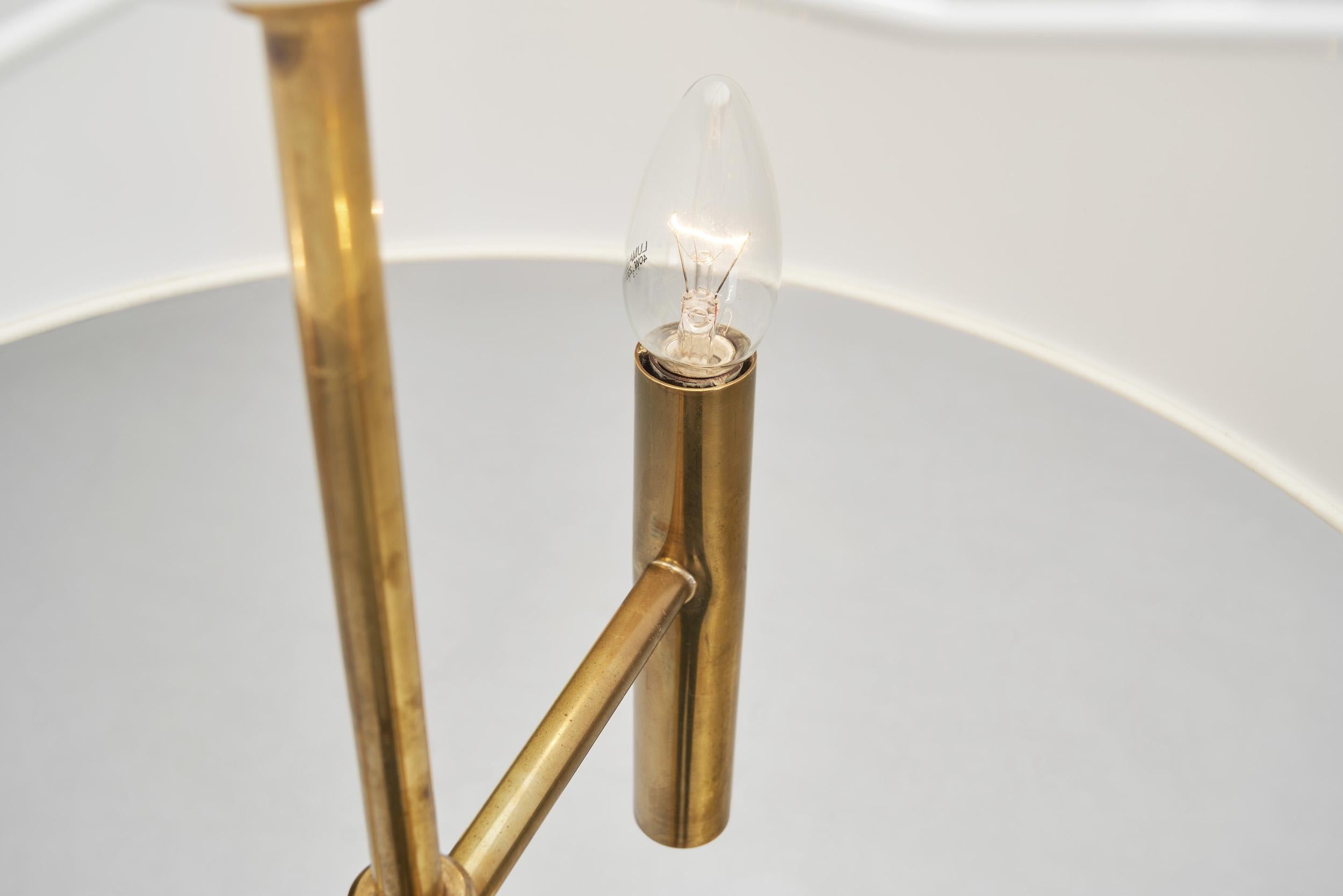 Lampadaire scandinave en laiton avec base circulaire, Scandinavie 20e siècle en vente 6