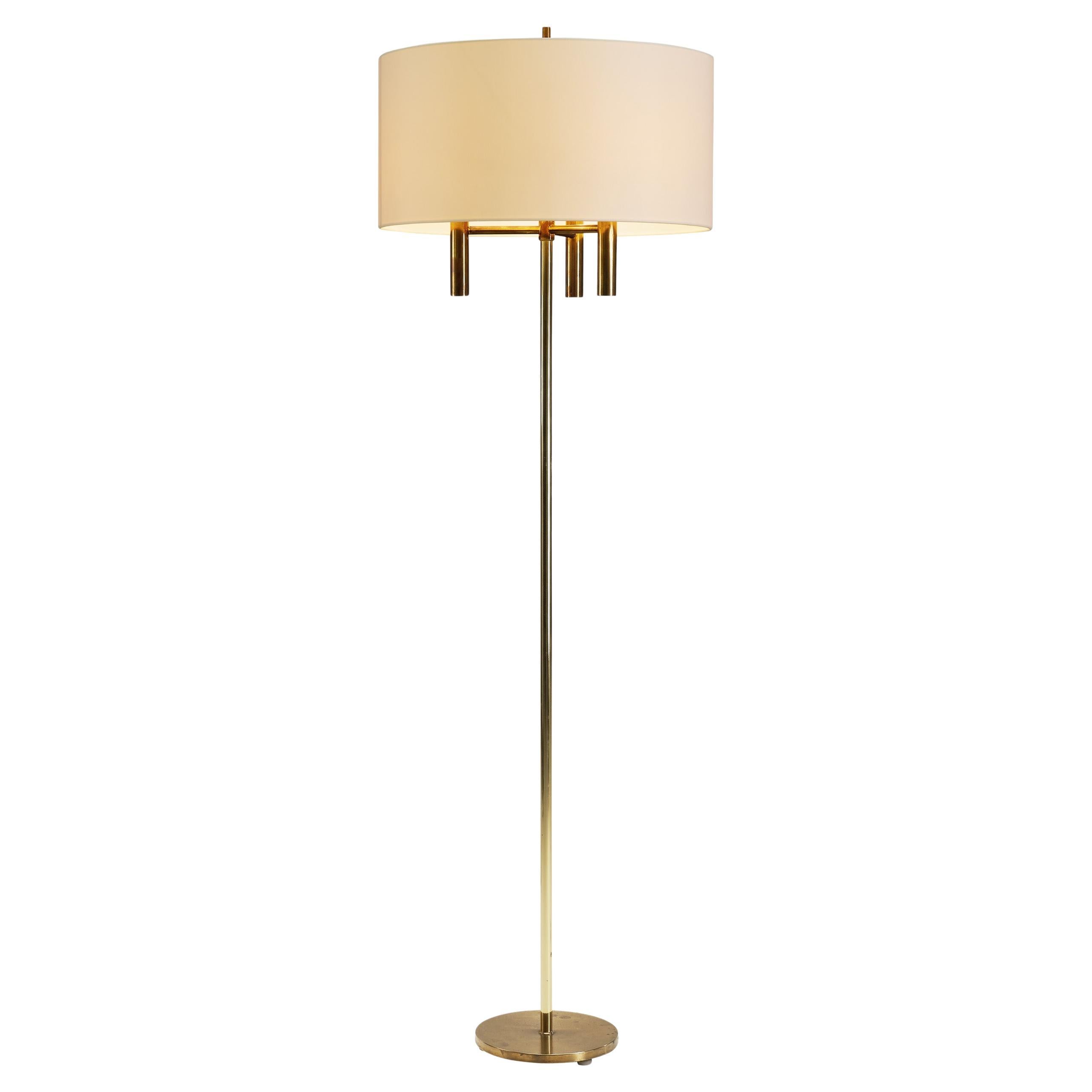 Lampadaire scandinave en laiton avec base circulaire, Scandinavie 20e siècle en vente