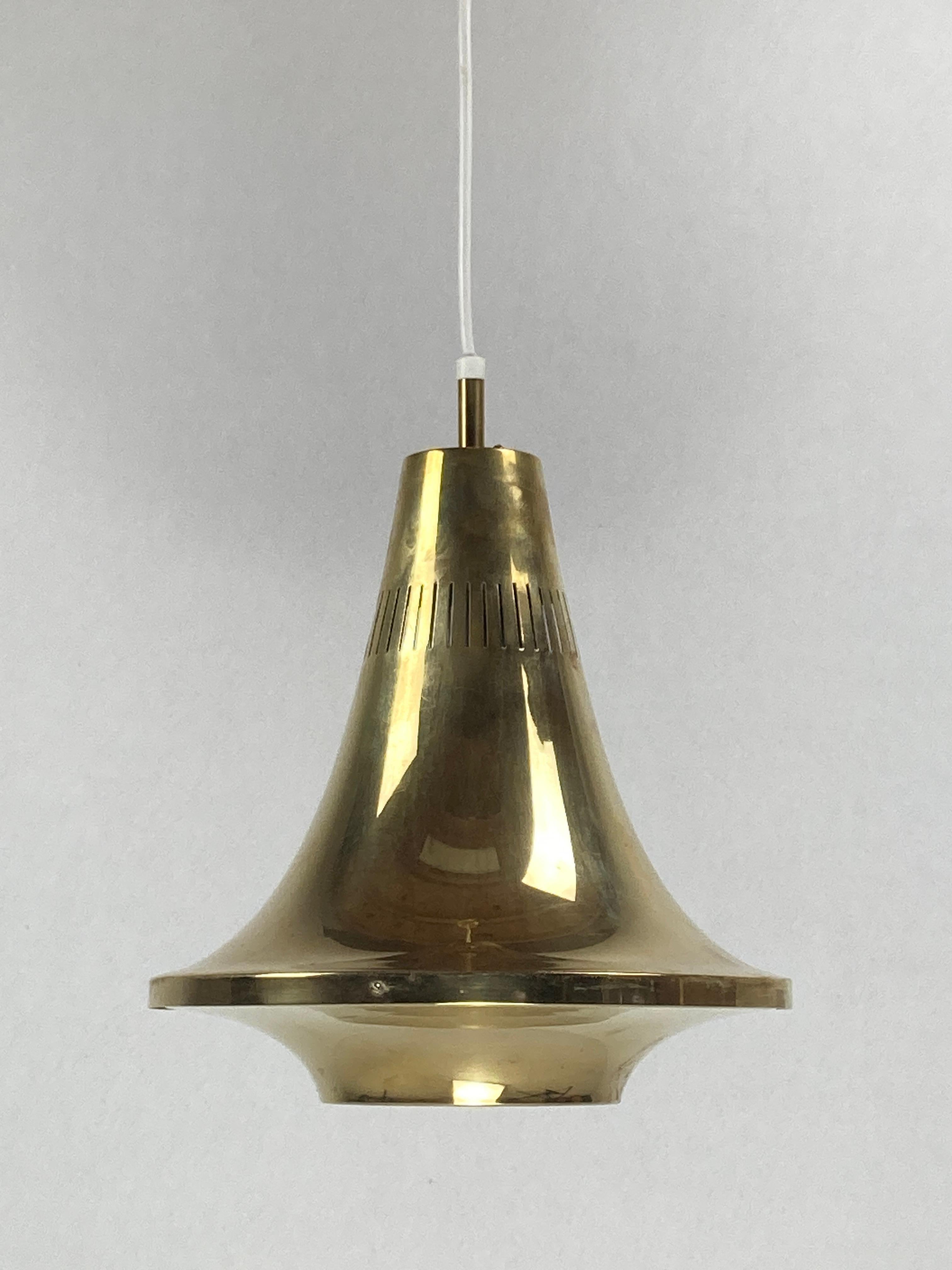 Mid-Century moderno Lampada a sospensione scandinava in ottone di Hans-Agne Jakobsson, Svezia anni '60 in vendita