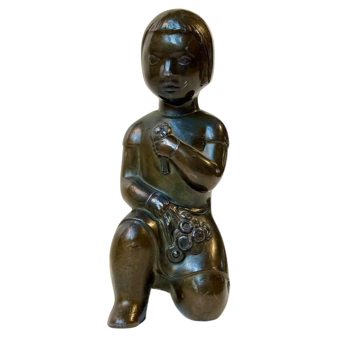 Statuetta scandinava in bronzo di ragazza inuit con fiori, anni '30 in vendita