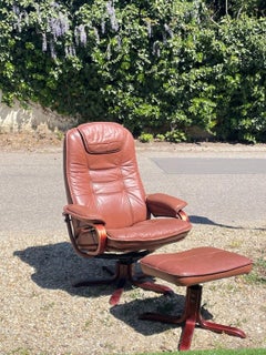 Skandinavischer brauner Leder-Loungesessel mit Ottomane, um 1990