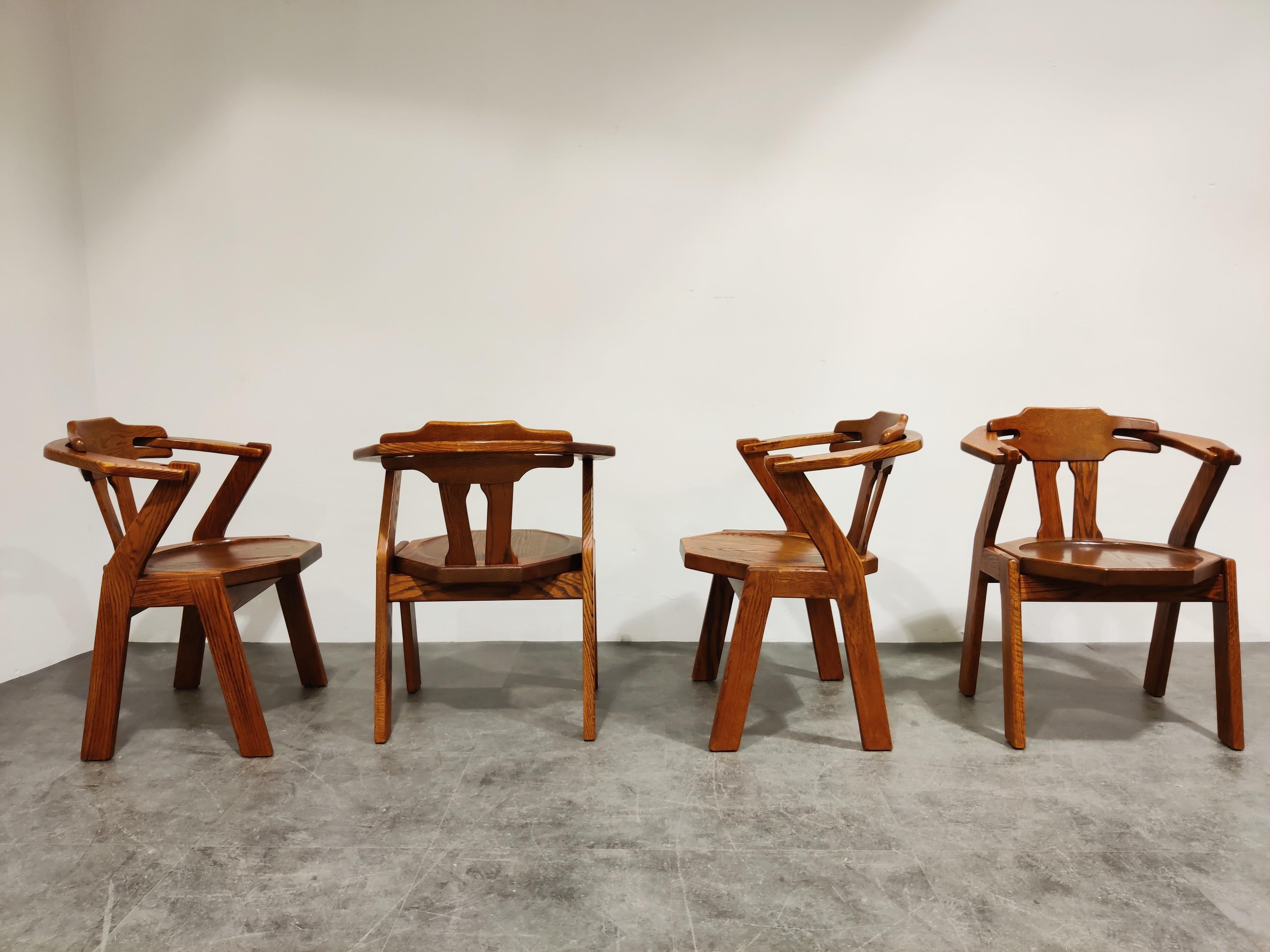 Set of 4 unique Scandinavian oak dining chairs.

Unusual design with interlocking armrests.

Brutalist style.

Timeless and can be combined in lots of interiors.

Very good condition.

1960s, Scandinavia (Denmark?)

Dimensions:
Height