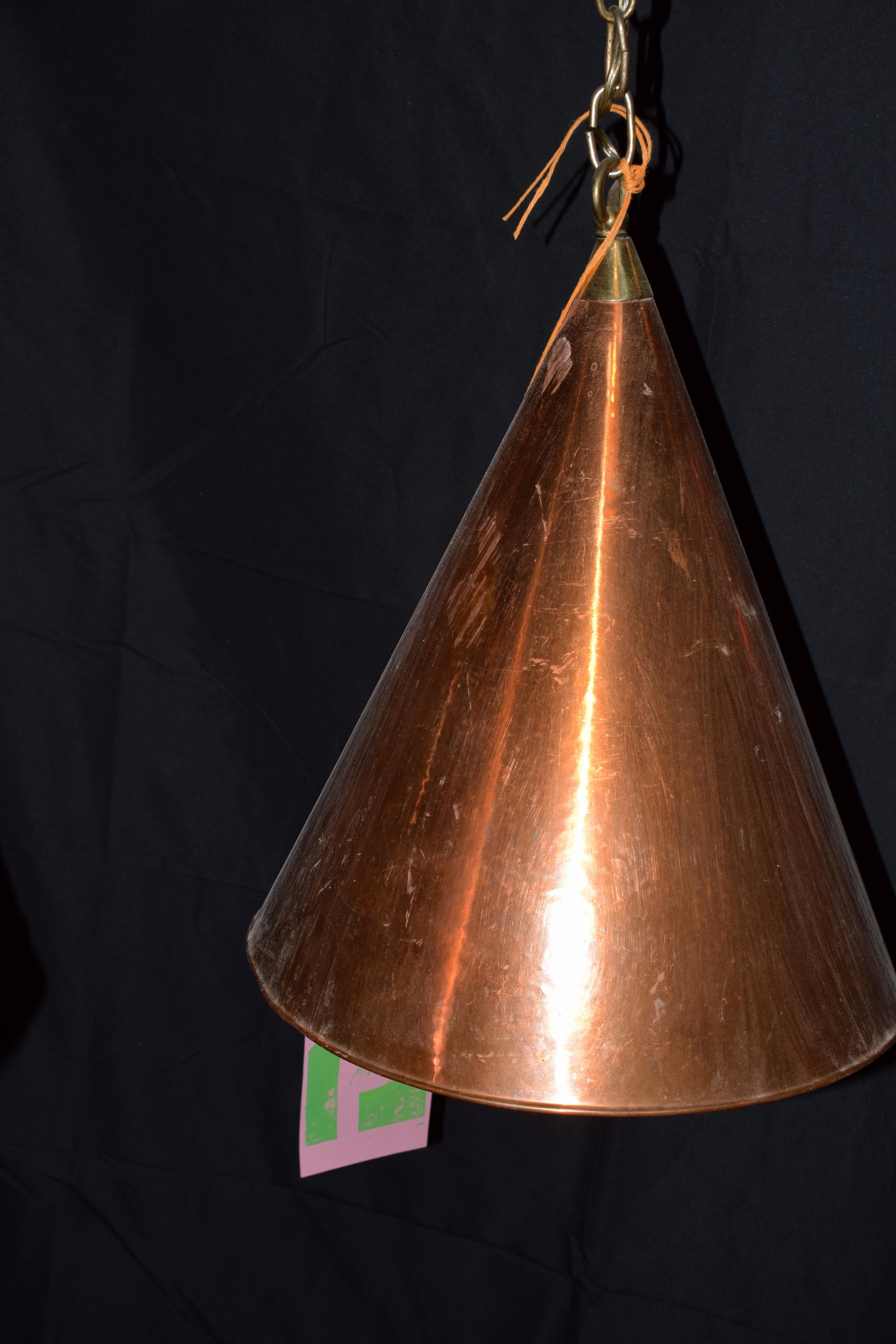 Scandinavian Brutalist Handcrafted Danish Copper Conical Pendant Lamp, 1970s In Good Condition In Vulpellac, Girona