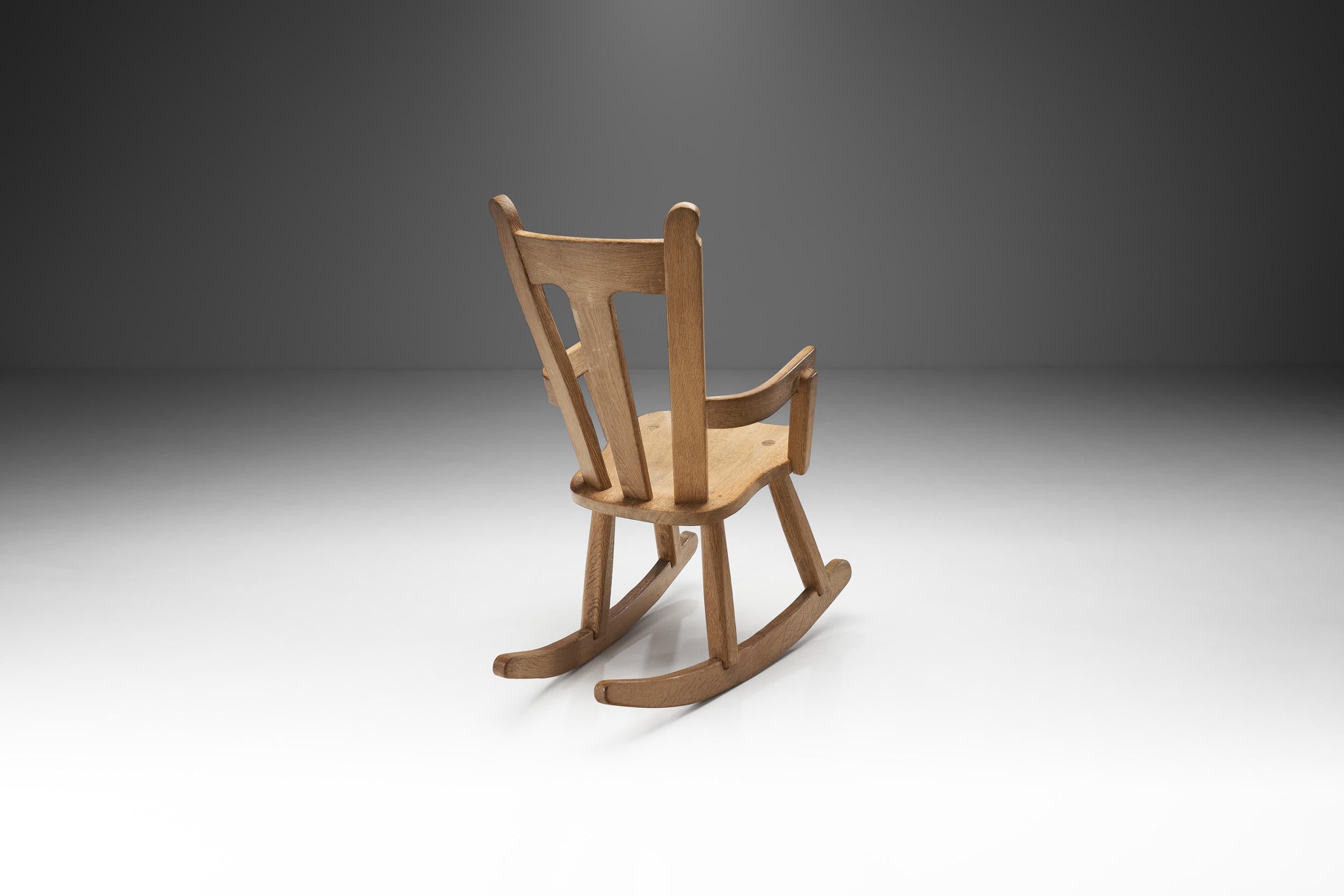 Scandinavian Brutalist Oak rocking Chair, Scandinavia 1970s  In Good Condition For Sale In Utrecht, NL