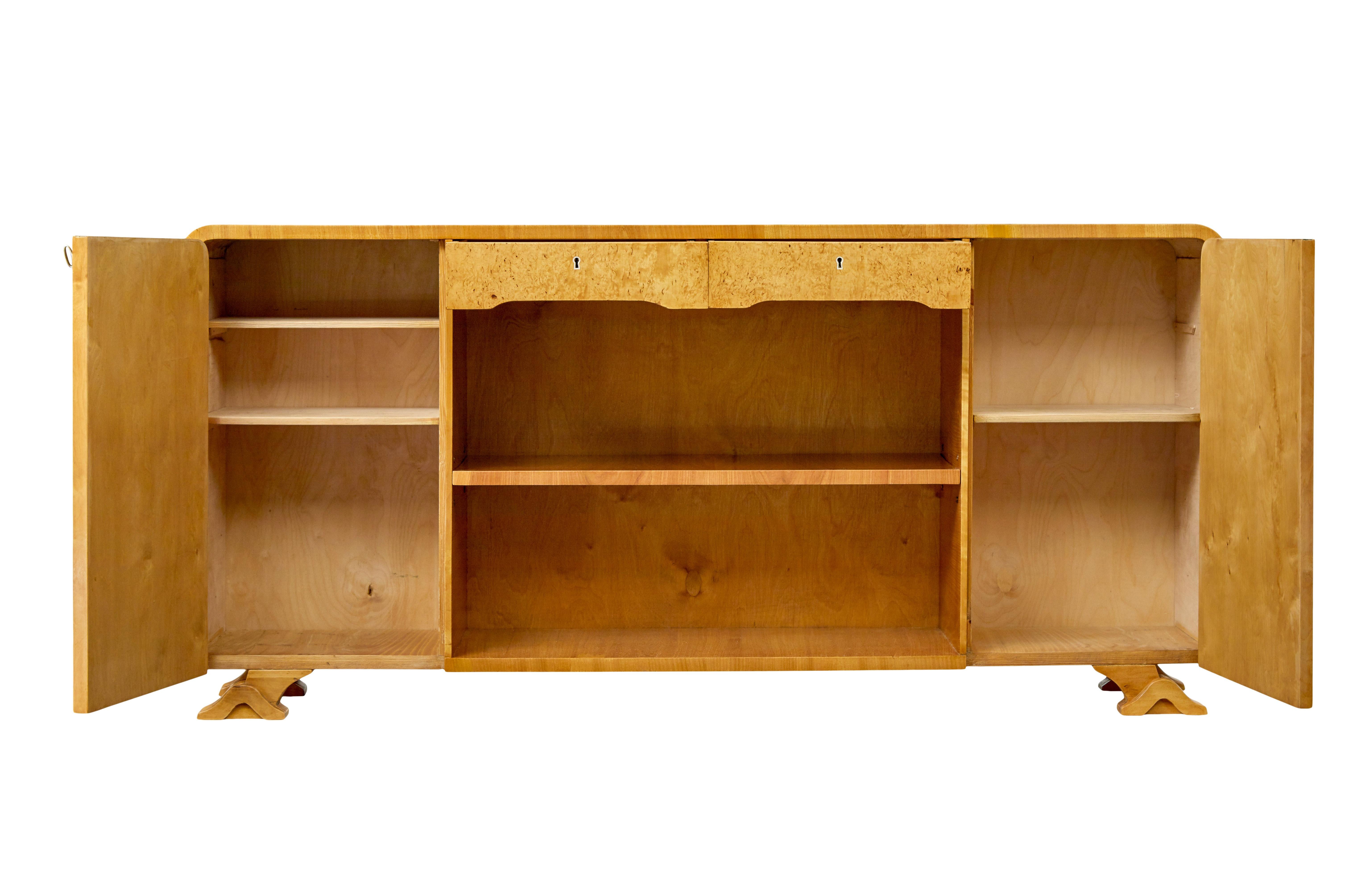 Niedriges offenes Bücherregal aus skandinavischer Ulme im Art-déco-Stil (Art déco) im Angebot