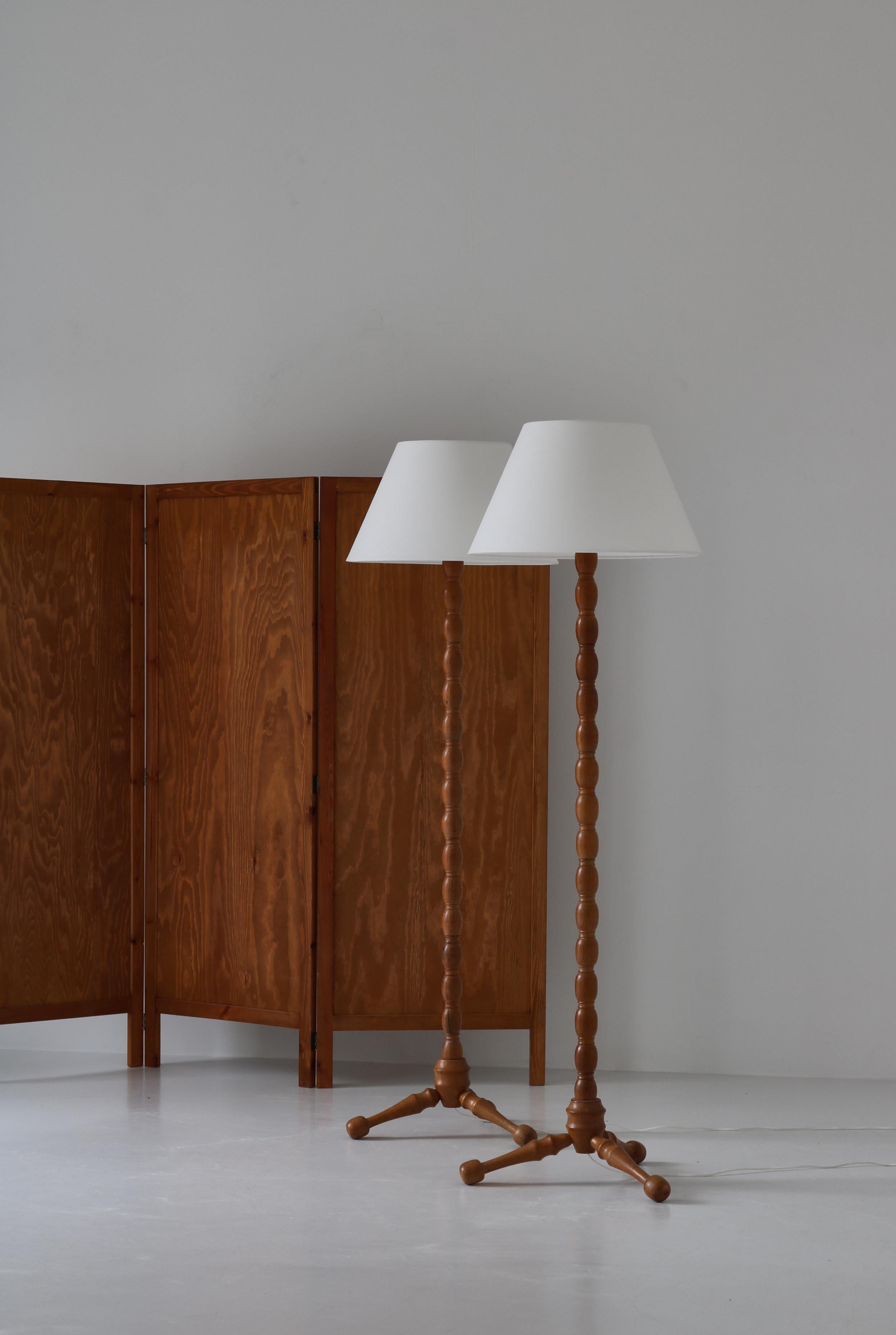 Wonderful pair of handmade floor lamps in solid patinated oak made in Scandinavia in the 1950s. Very high quality of materials and craftsmanship. The wood has an amazing grain and is beautifully patinated. 

NOTICE: The lamps are sold without the