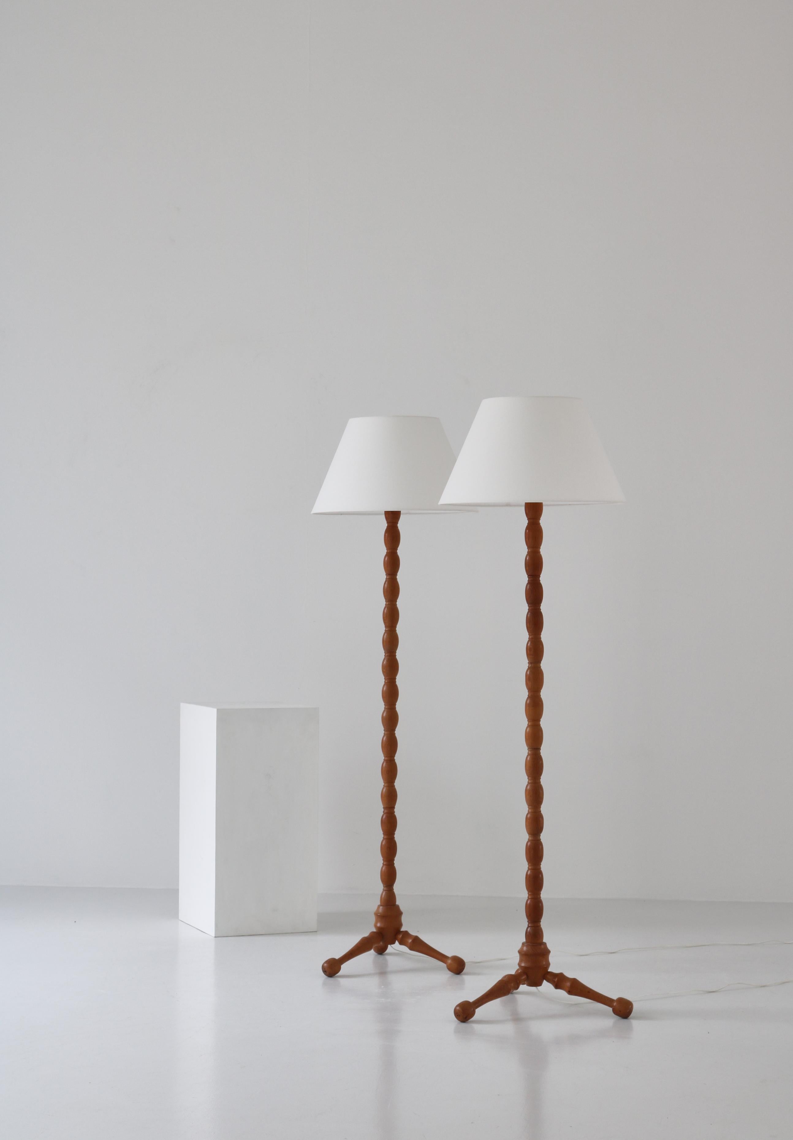 Scandinavian Modern Scandinavian Cabinetmaker Floor Lamps in Turned Oakwood, 1950s For Sale